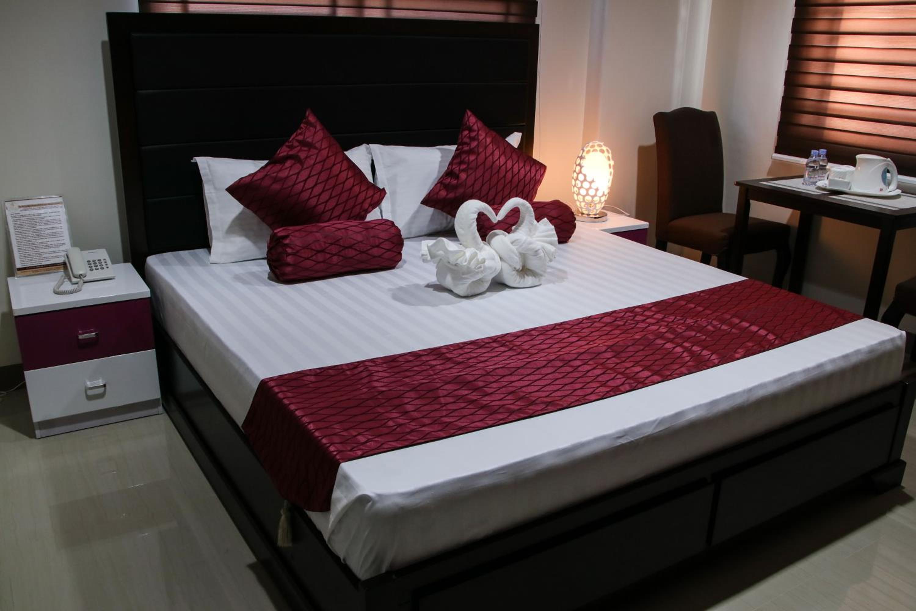 Deluxe Room - Photo 9