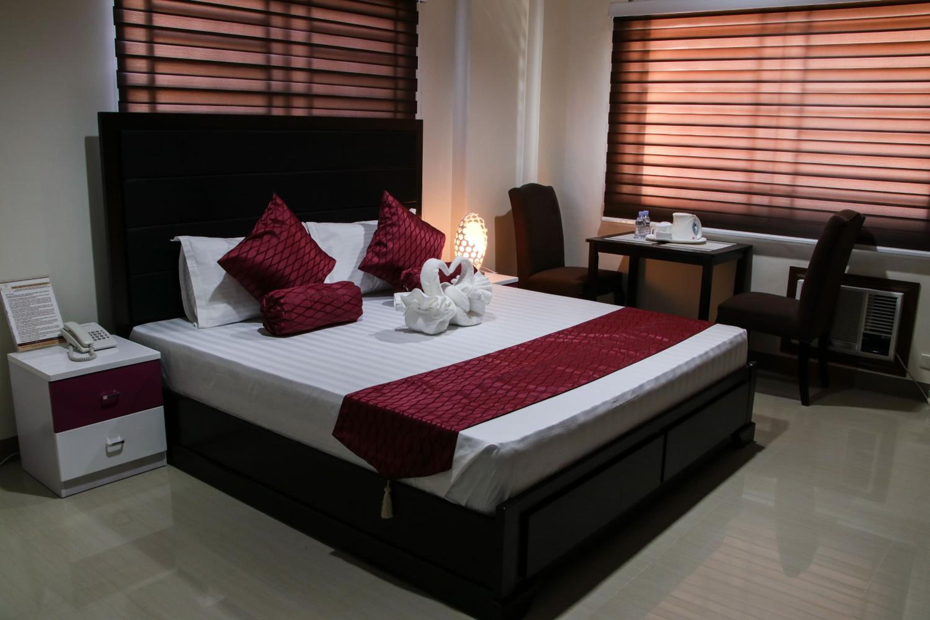 Deluxe Room - Photo 11