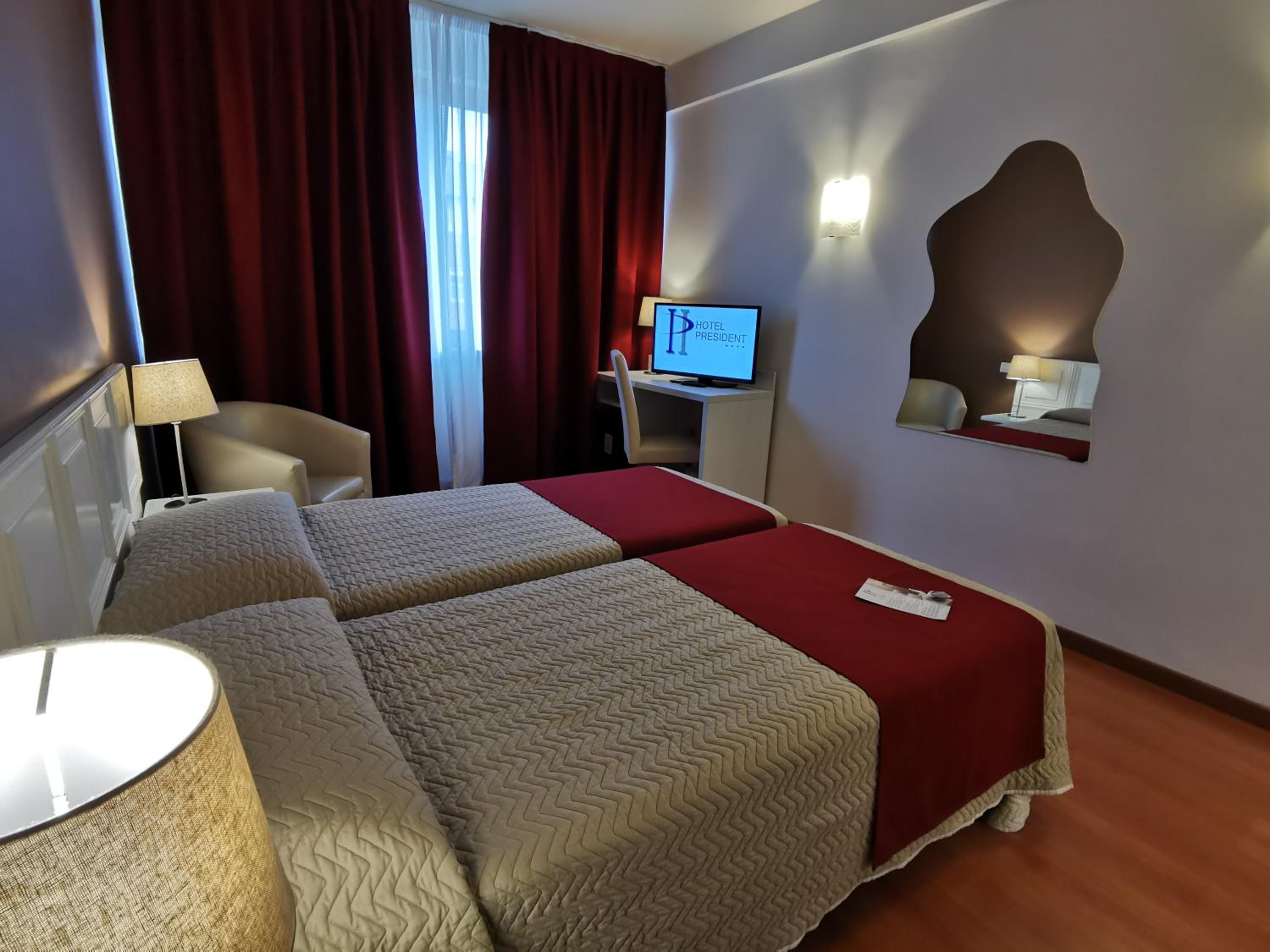 Standard Twin Room - Photo 1