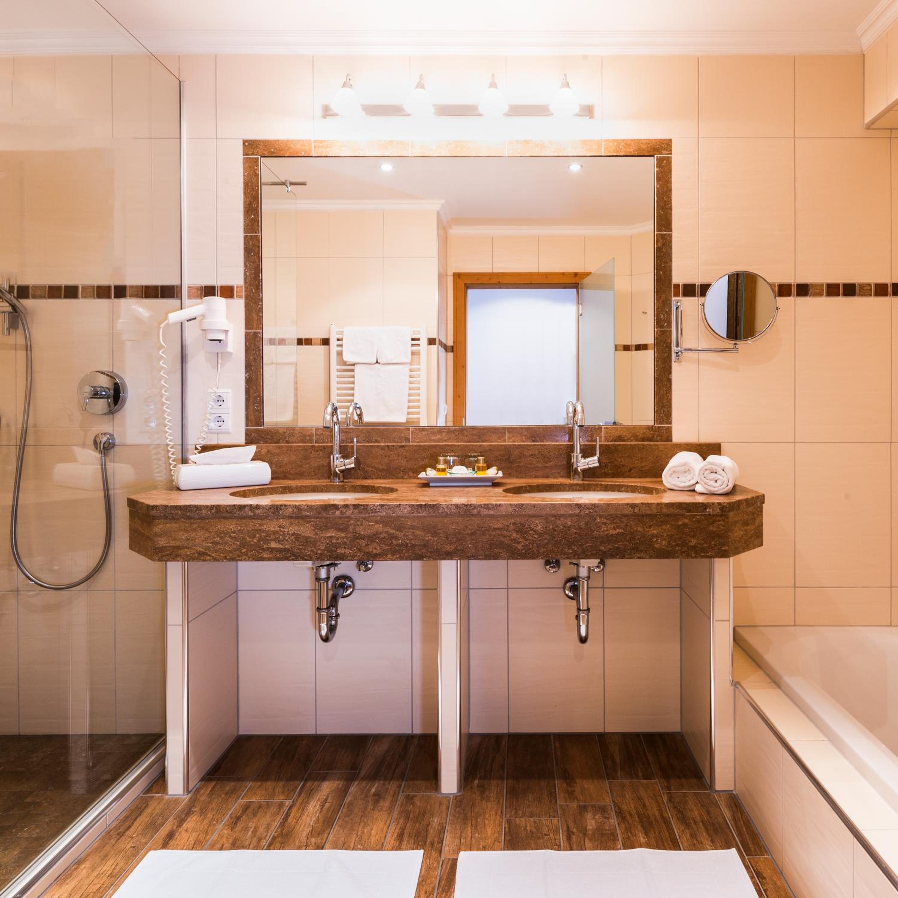 Deluxe Suite - Photo 2