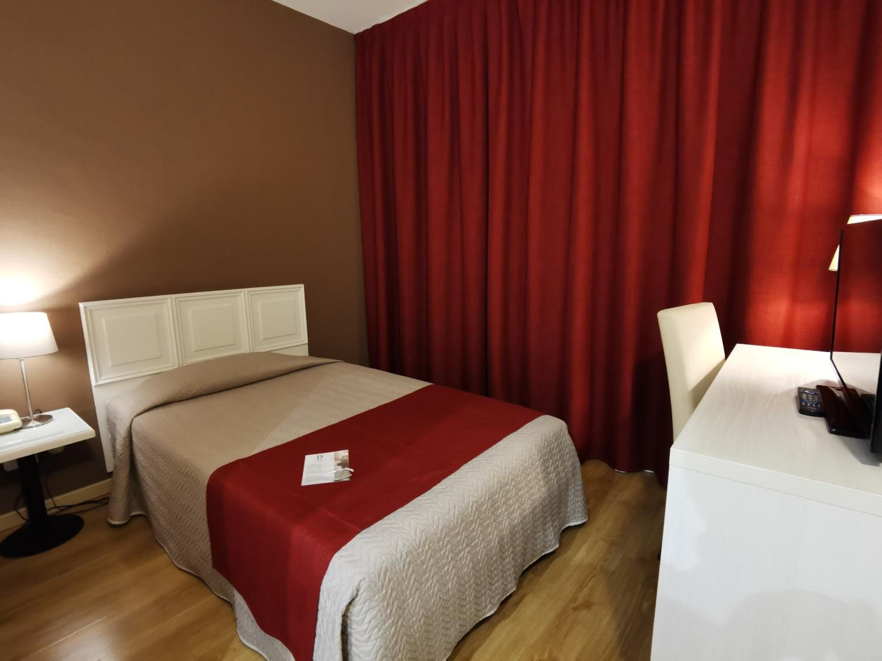Standard Single Room - Photo 4
