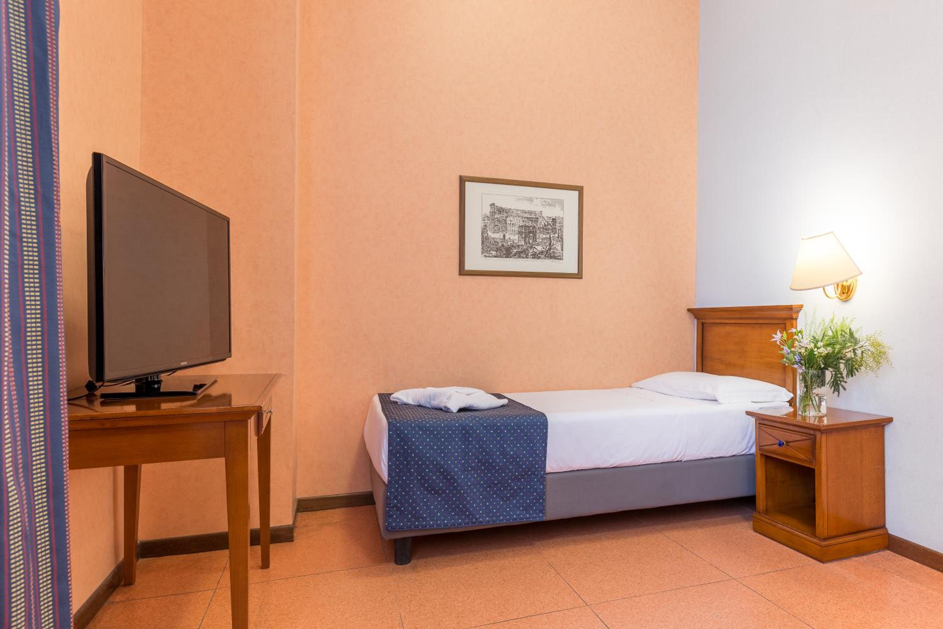 Single Room photo 2