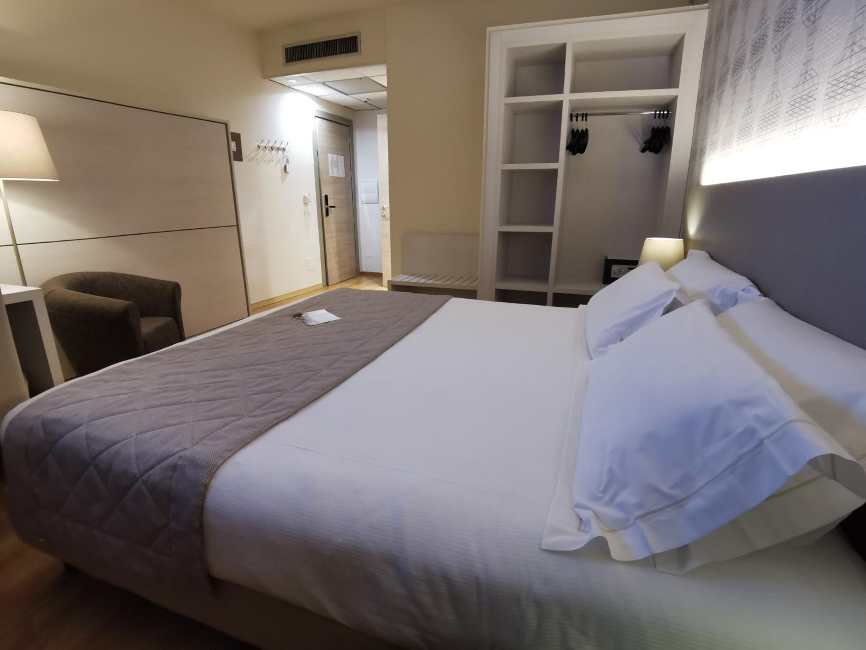 Superior Double Room - Photo 8