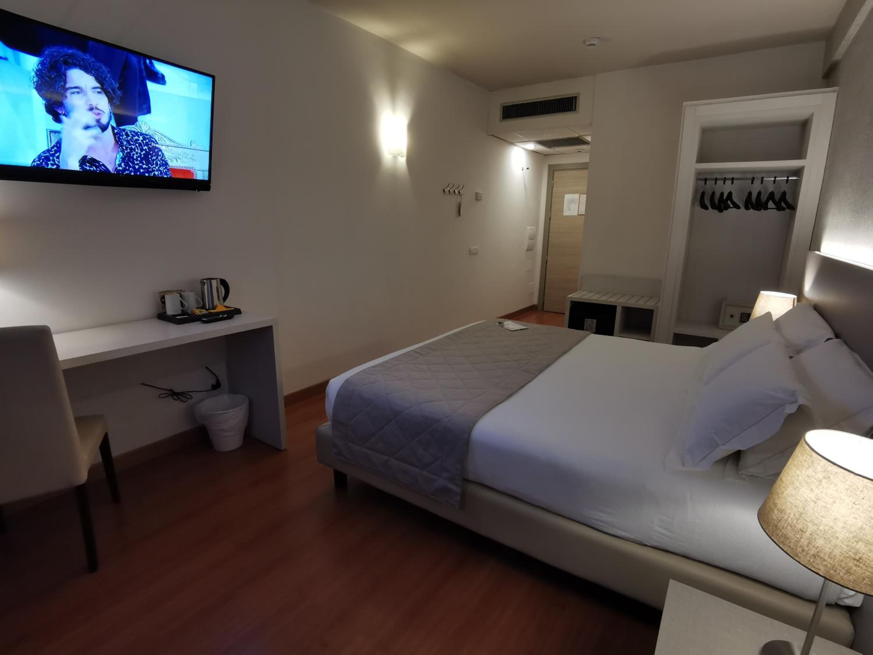 Standard Double Room - Photo 1