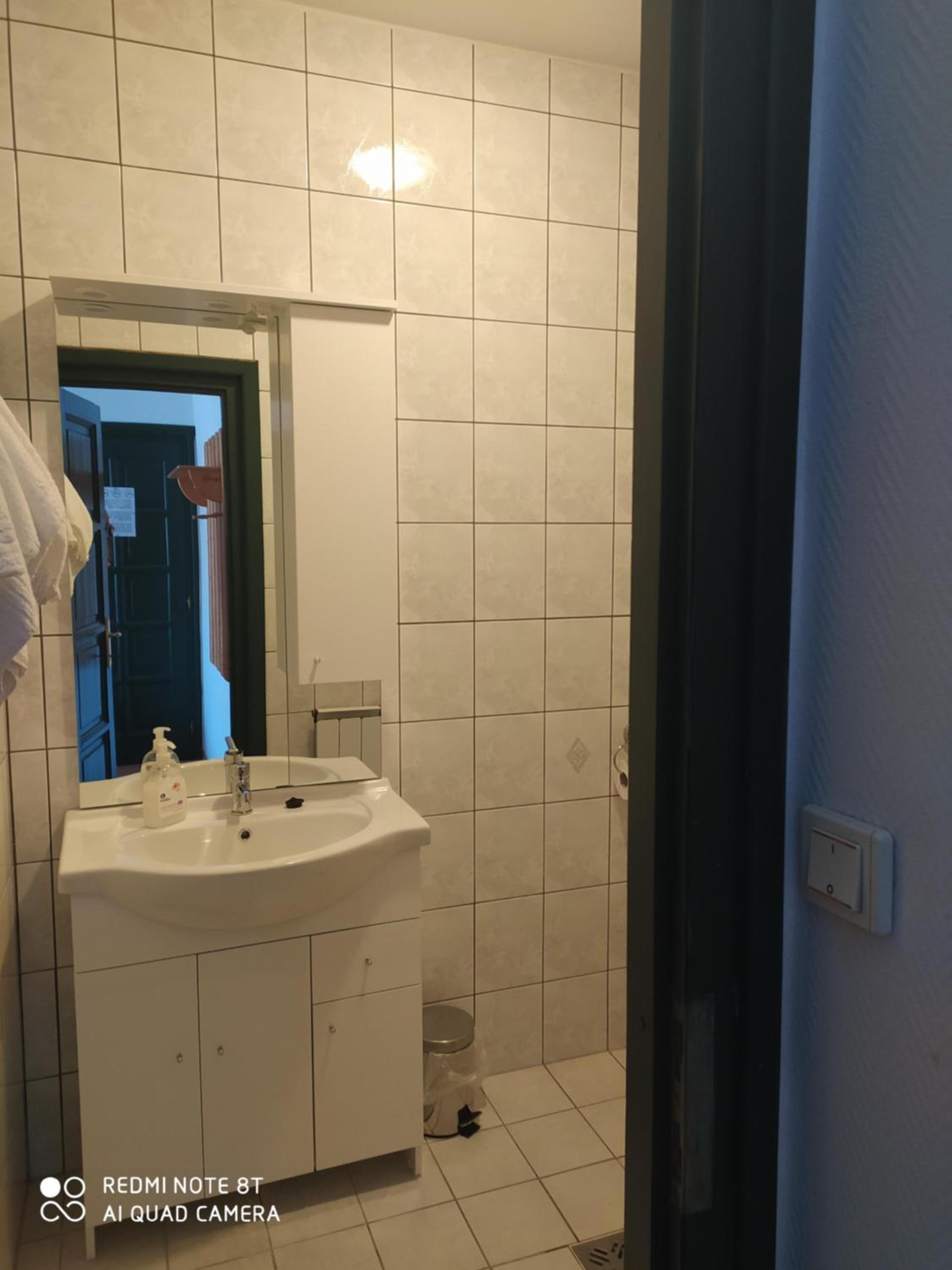 Twin Room - Photo 2
