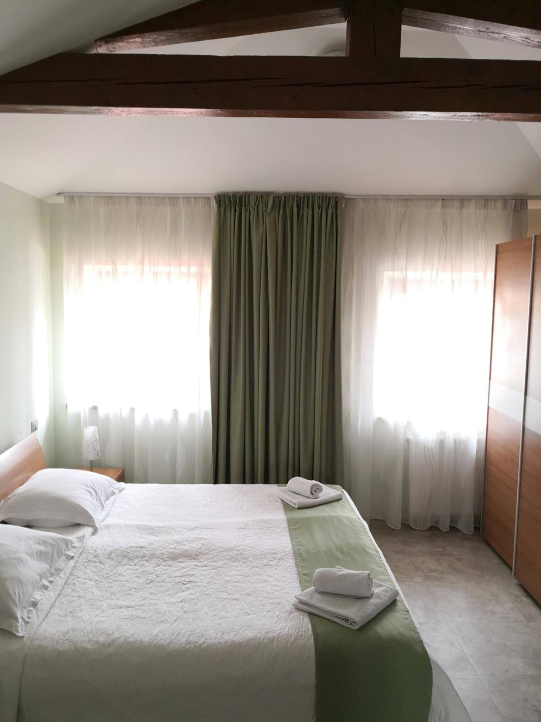 Twin Room - Photo 3