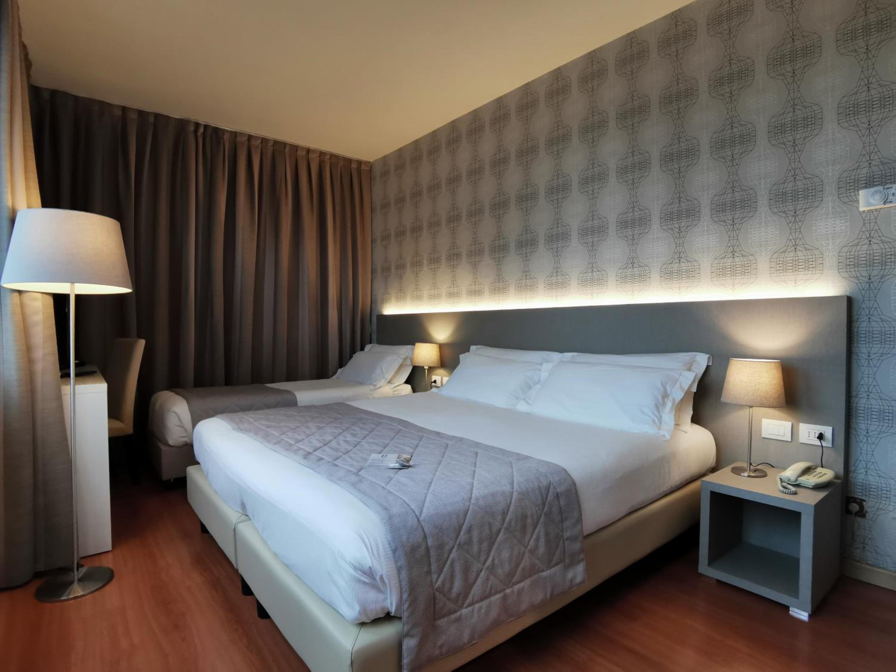 Superior Triple Room photo 3