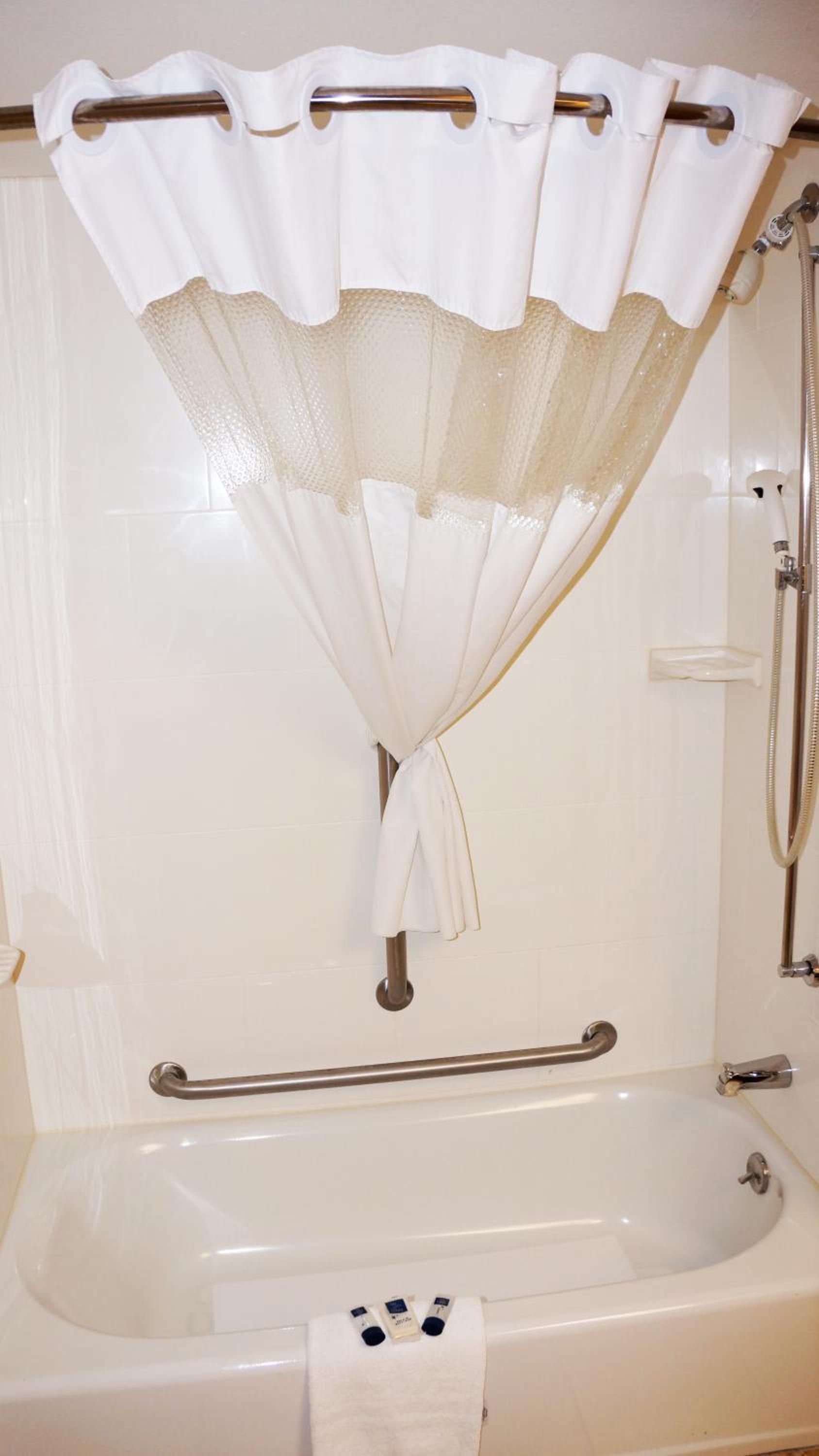 Queen Room - Mobility Access/Non-Smoking photo 2