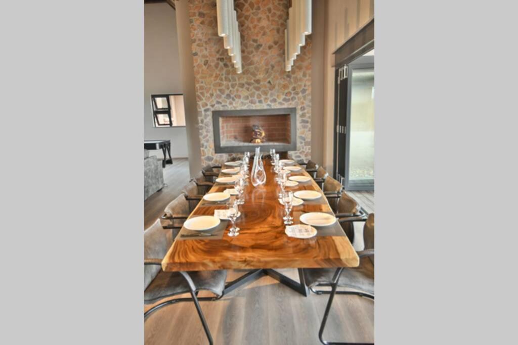 Five-Bedroom House photo 2
