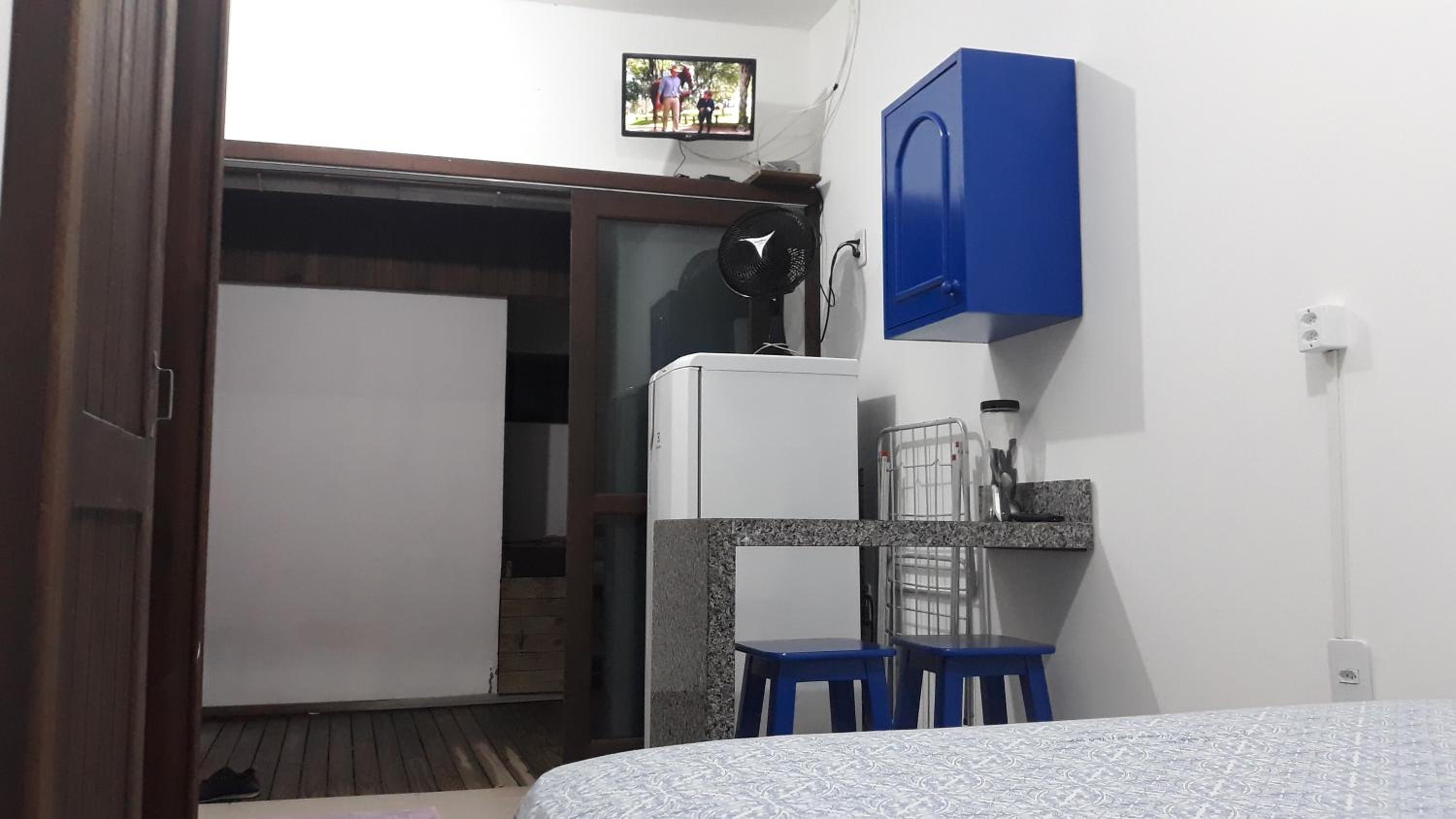 One-Bedroom Apartment - Photo 2