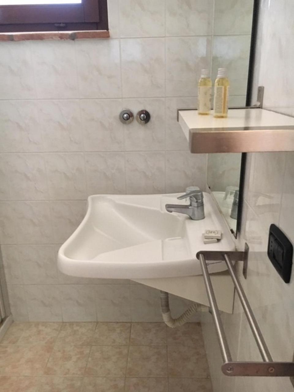 Deluxe Room (2 Adults + 1 Child) photo 3