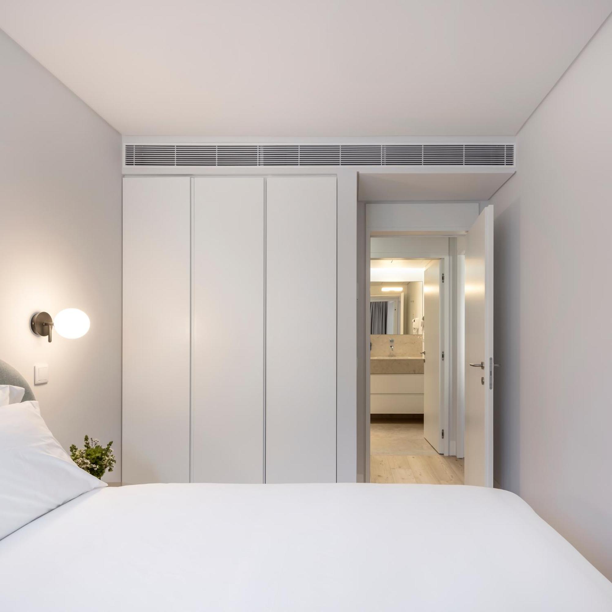 Deluxe One-Bedroom Apartment - Photo 15