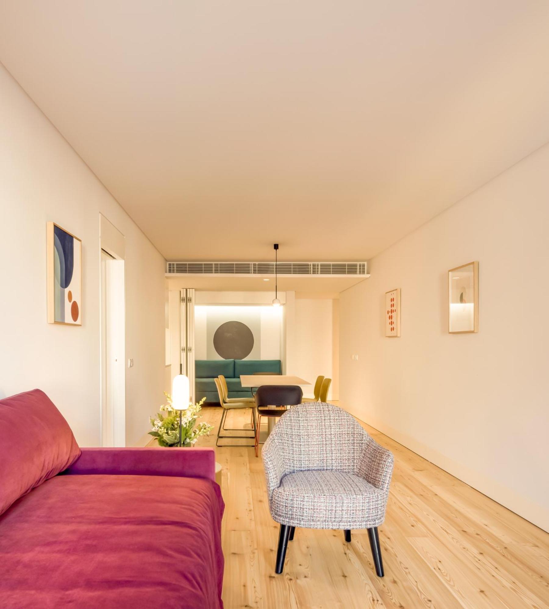 Deluxe One-Bedroom Apartment - Photo 4