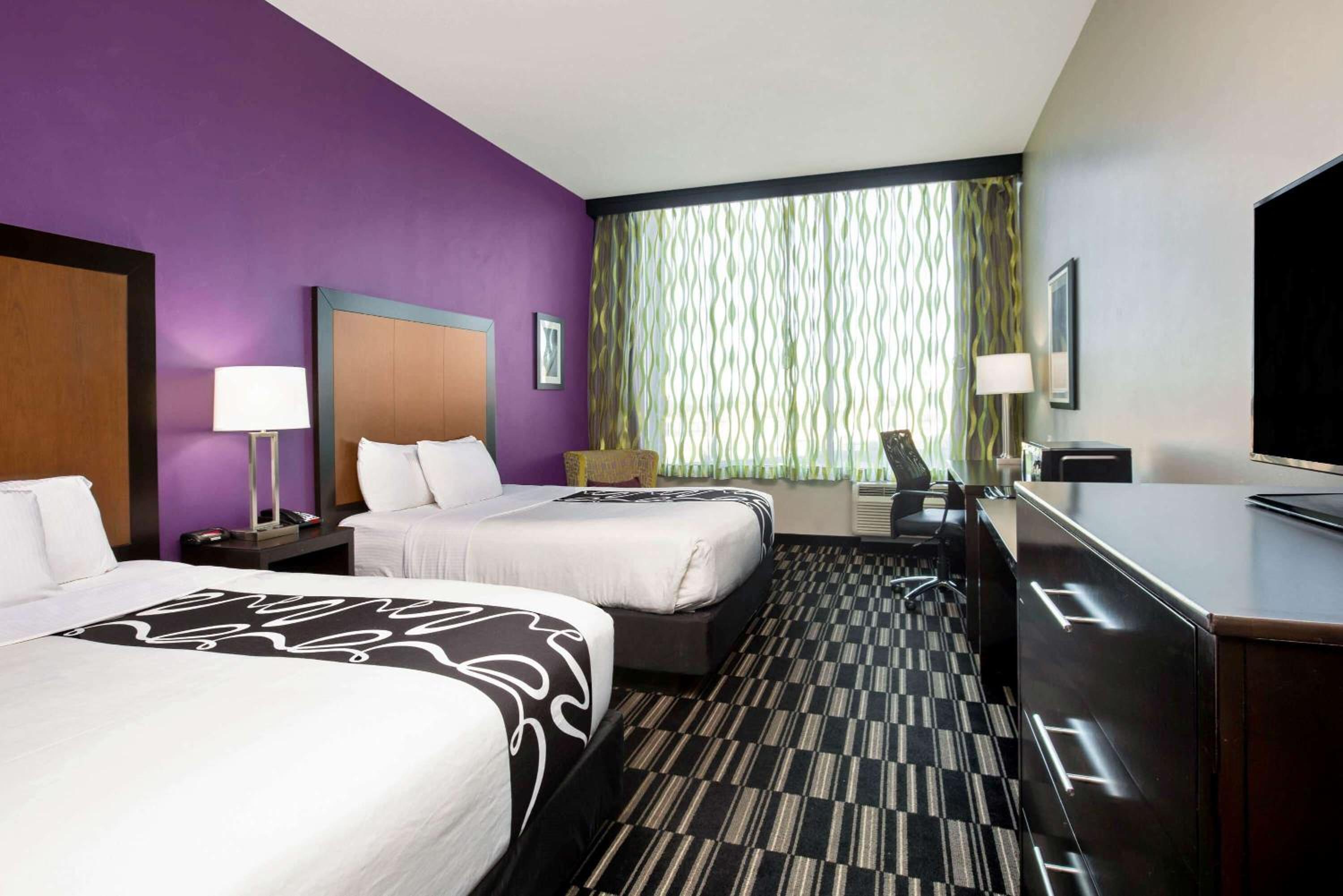 Queen Room with Two Queen Beds photo 1