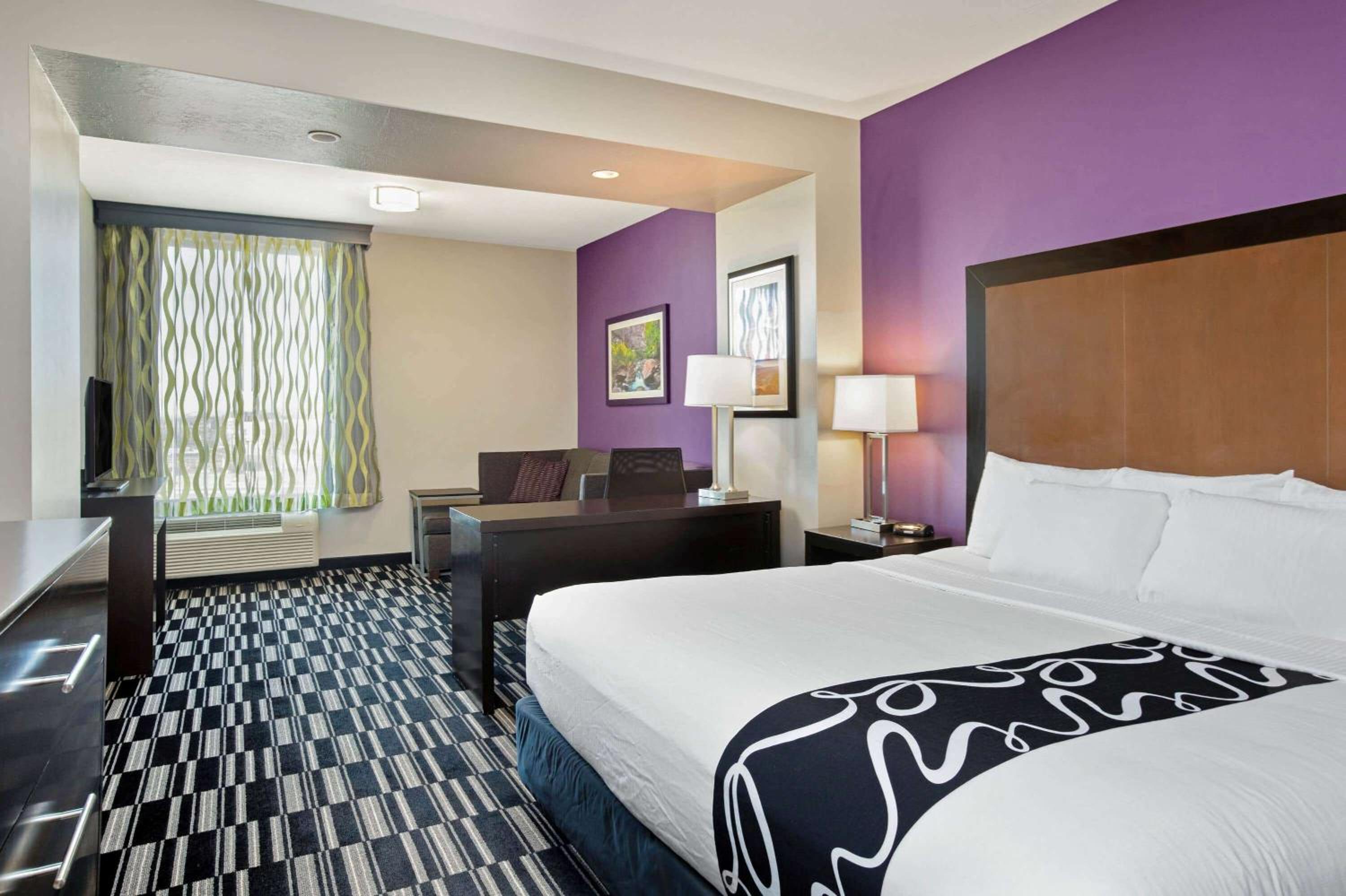 Executive King Room with Sofa Bed photo 1