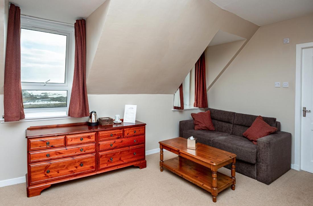 Deluxe Double Room with Sea View - Photo 4
