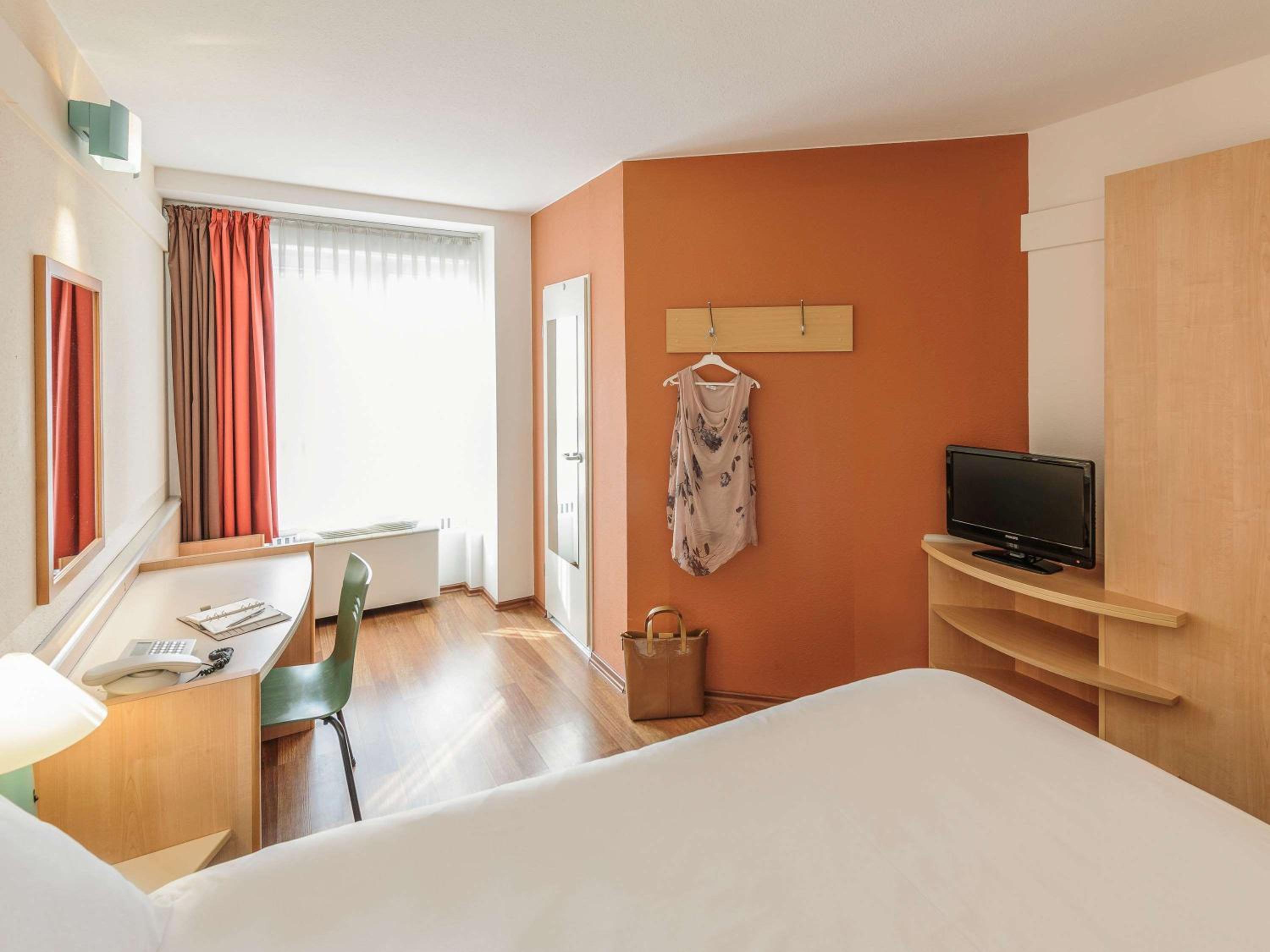 Standard King Room - Photo 4