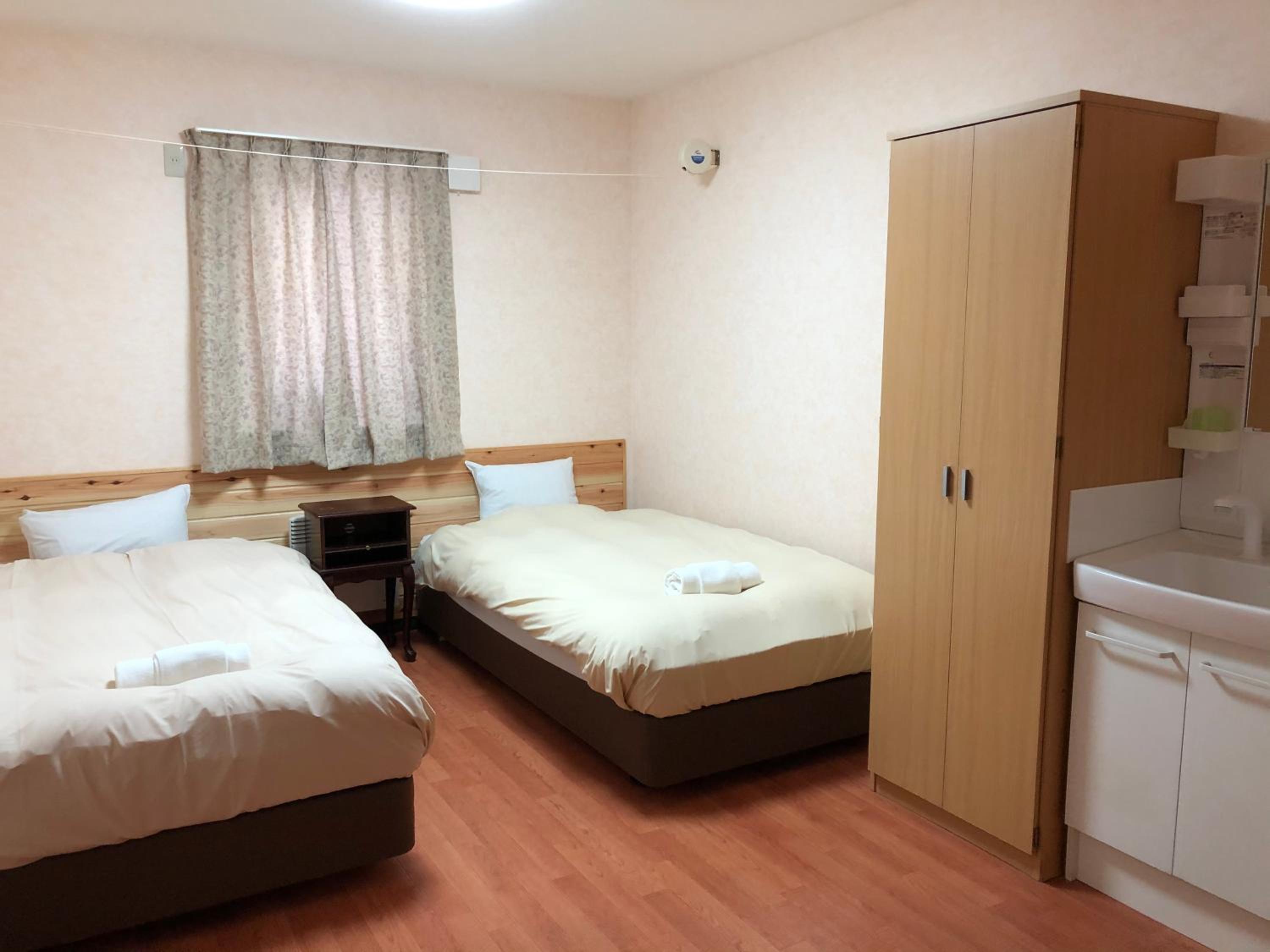 Standard Twin Room - Photo 1