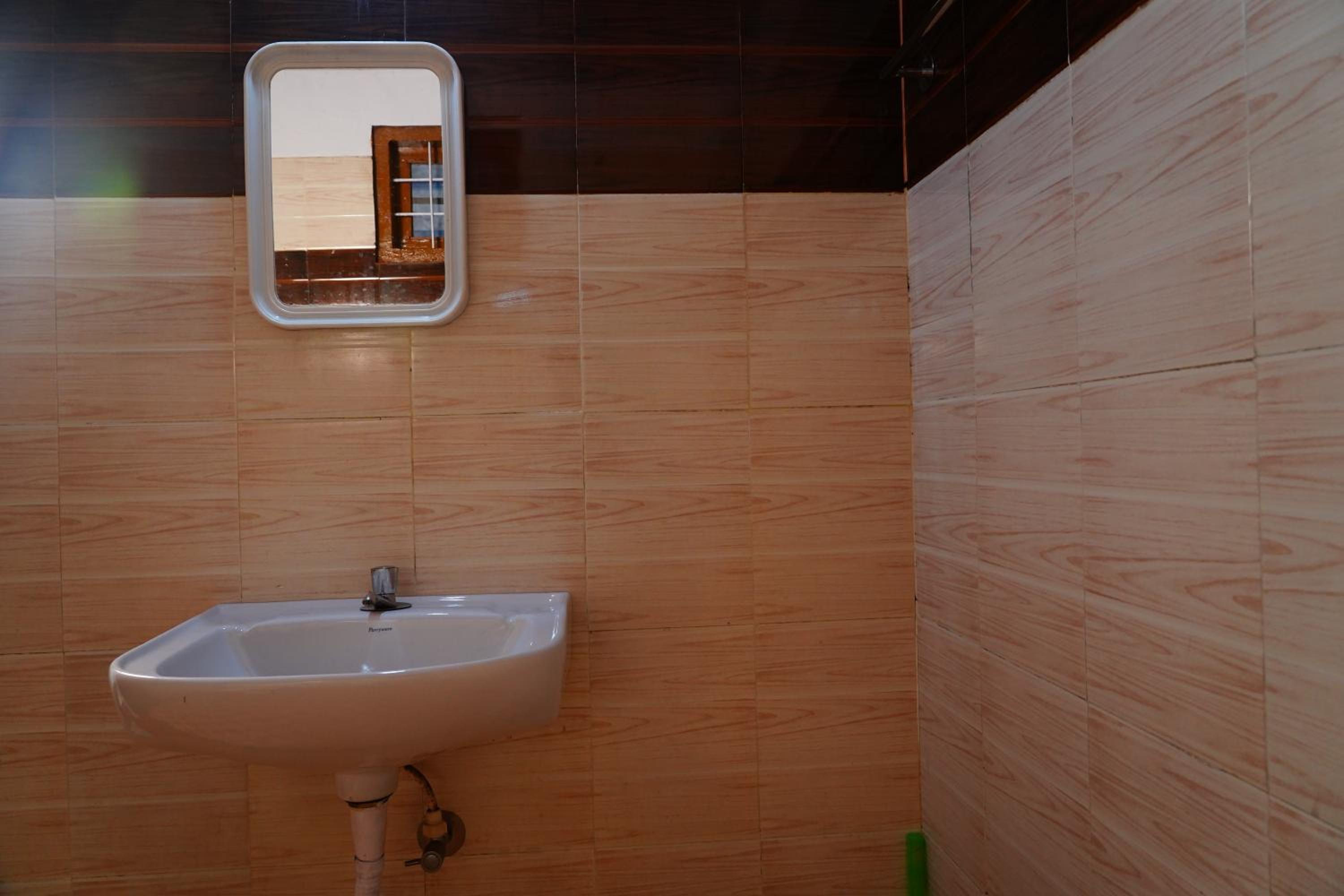 Family Room with Private Bathroom photo 2