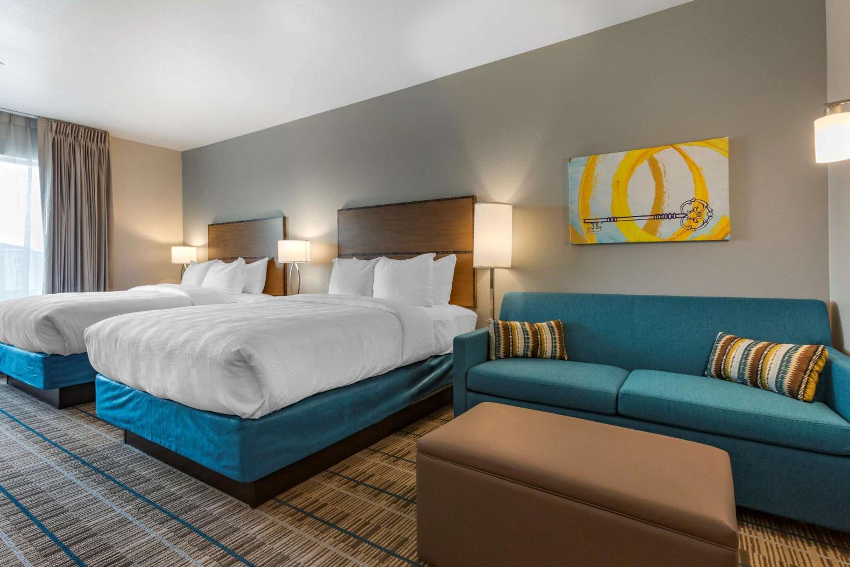Queen Suite with Two Queen Beds - Non-Smoking - Photo 1