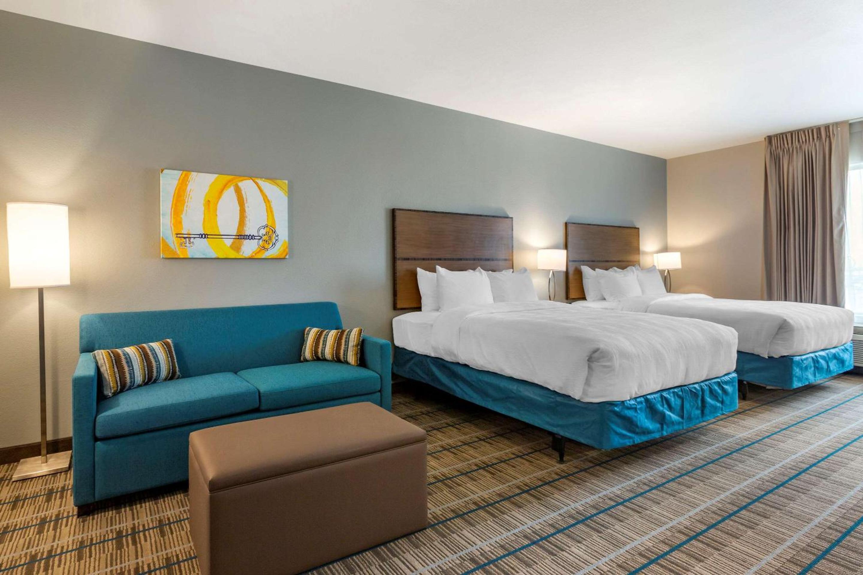 Queen Suite with Two Queen Beds - Non-Smoking - Photo 5