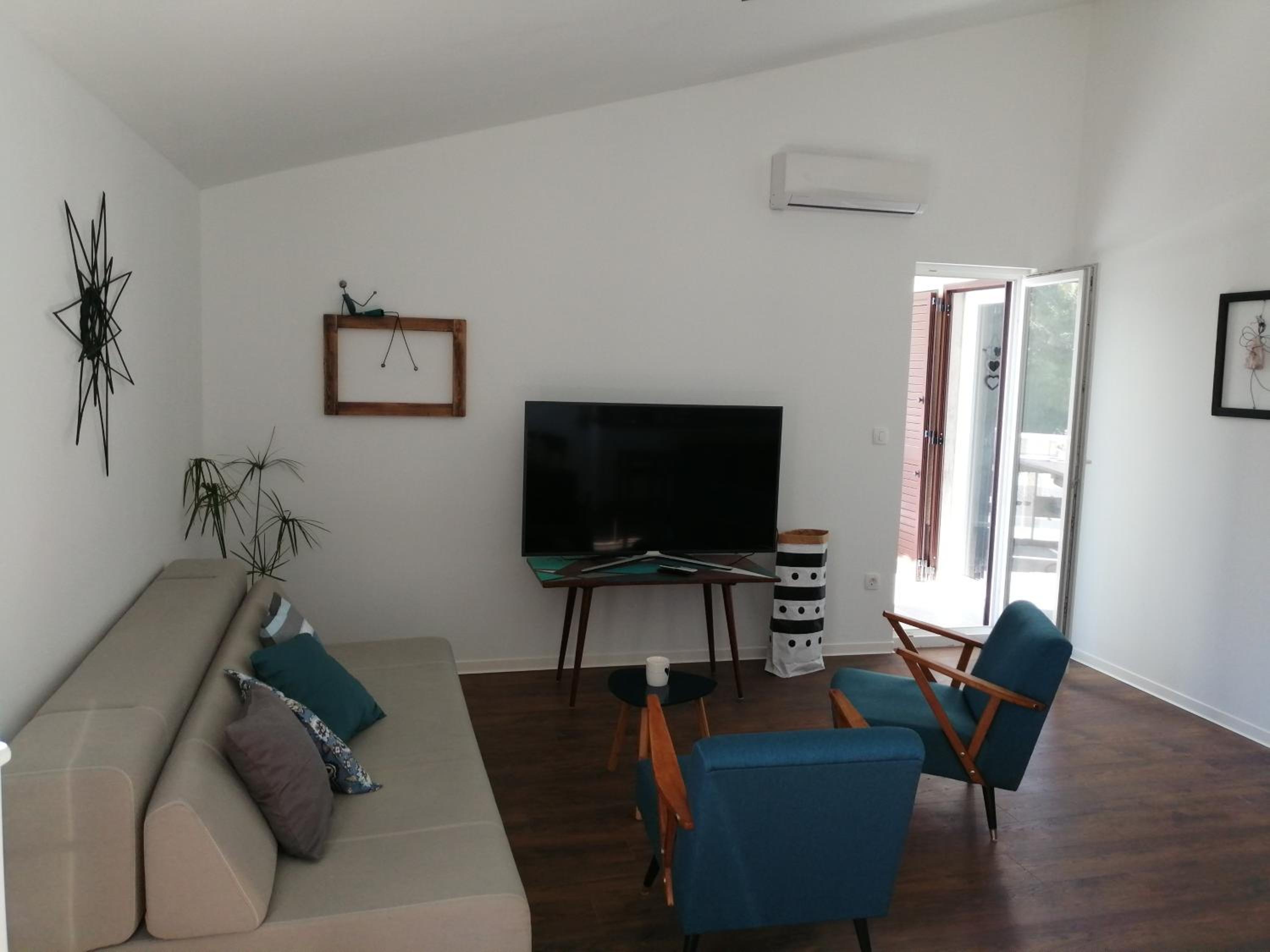 Two Bedroom Apartment With Balcony photo 1