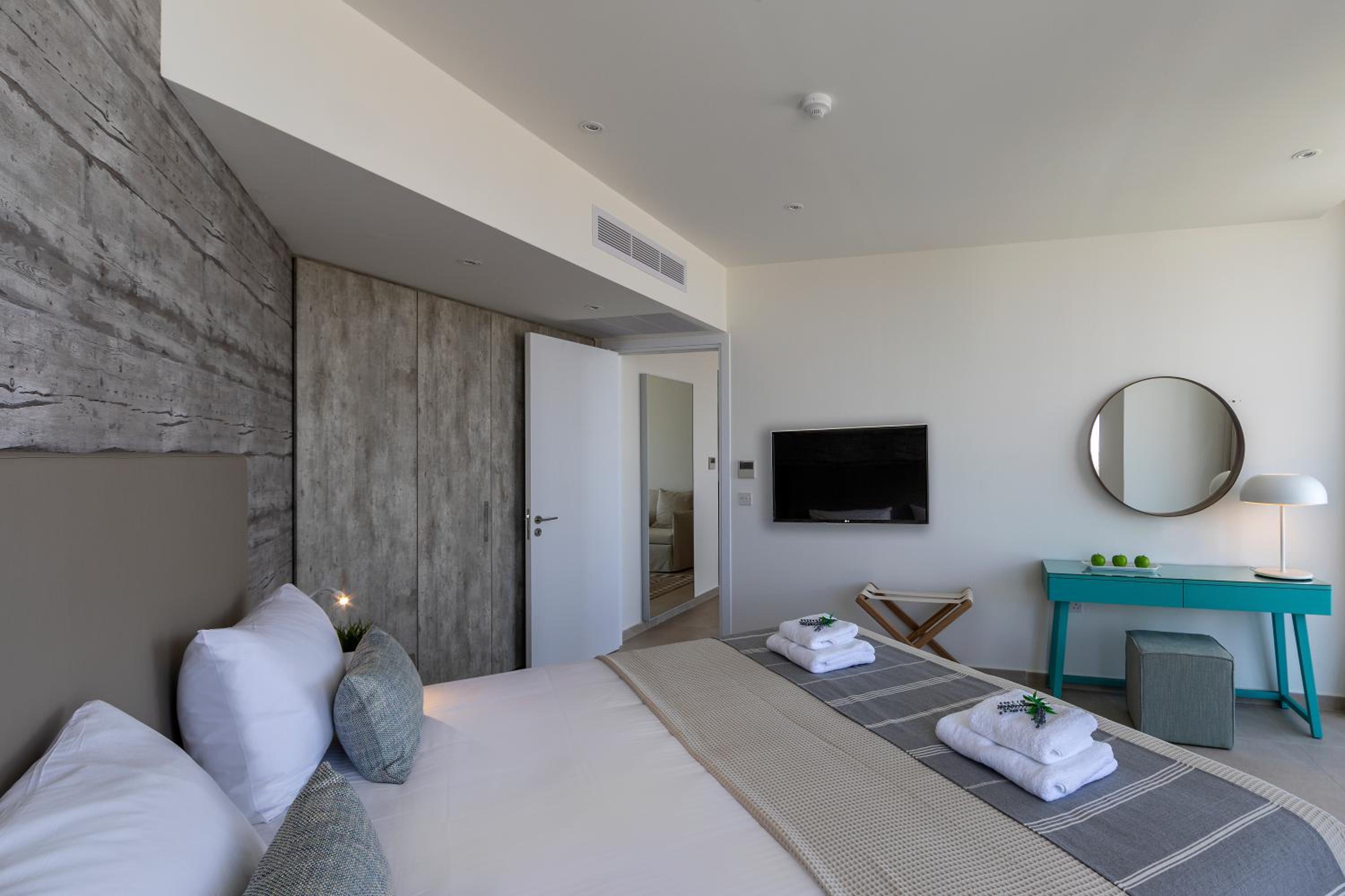 Deluxe Room with Executive Lounge Access