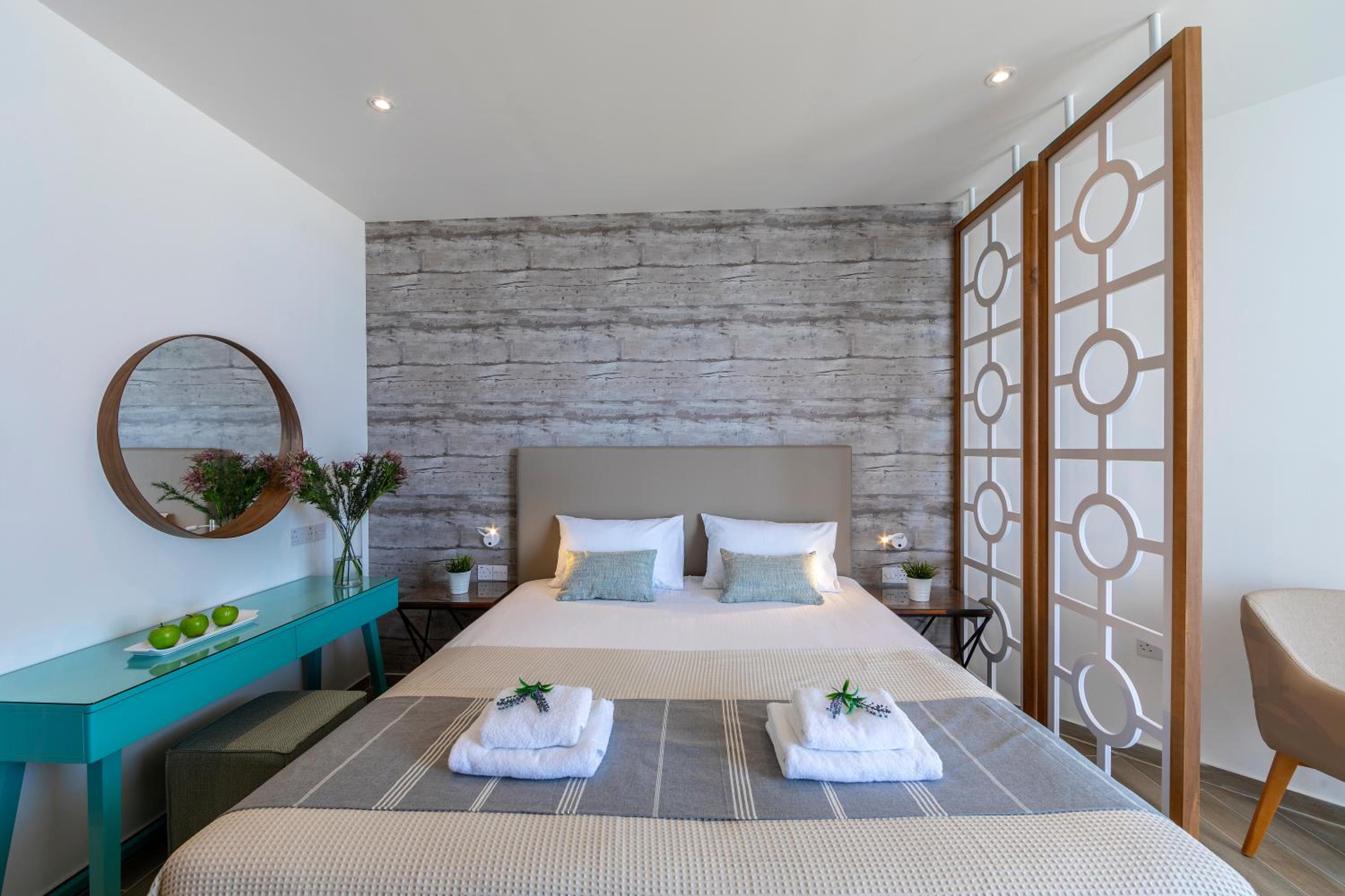 Deluxe Room Side Sea View with Executive Lounge Access