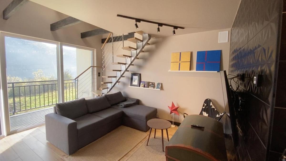 Apartment with Balcony - Photo 9