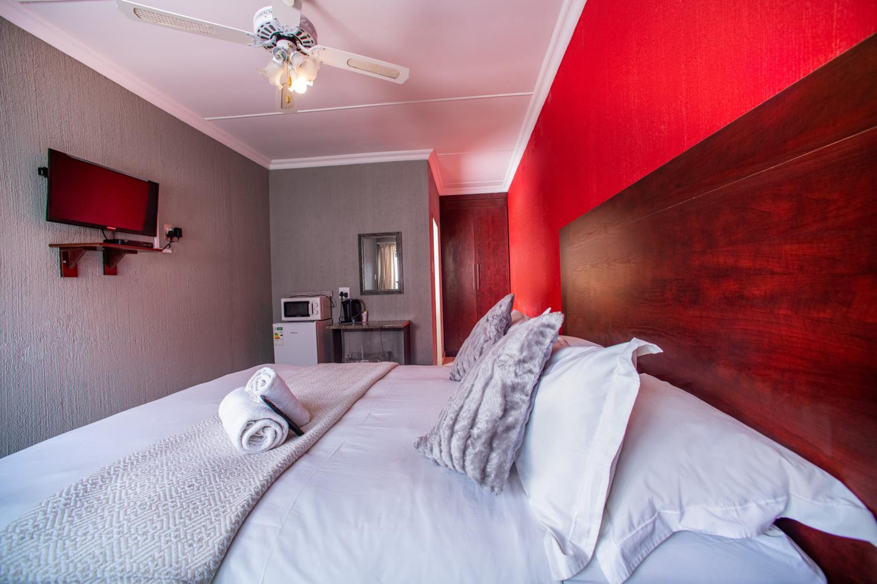 Standard Double Room - Photo 1