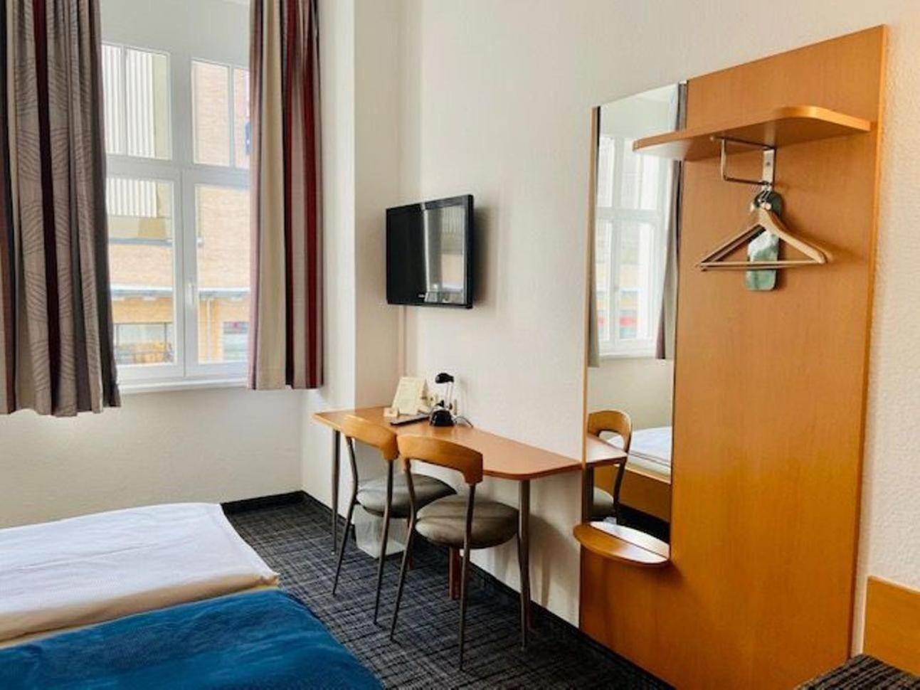 Double Room - Photo 11