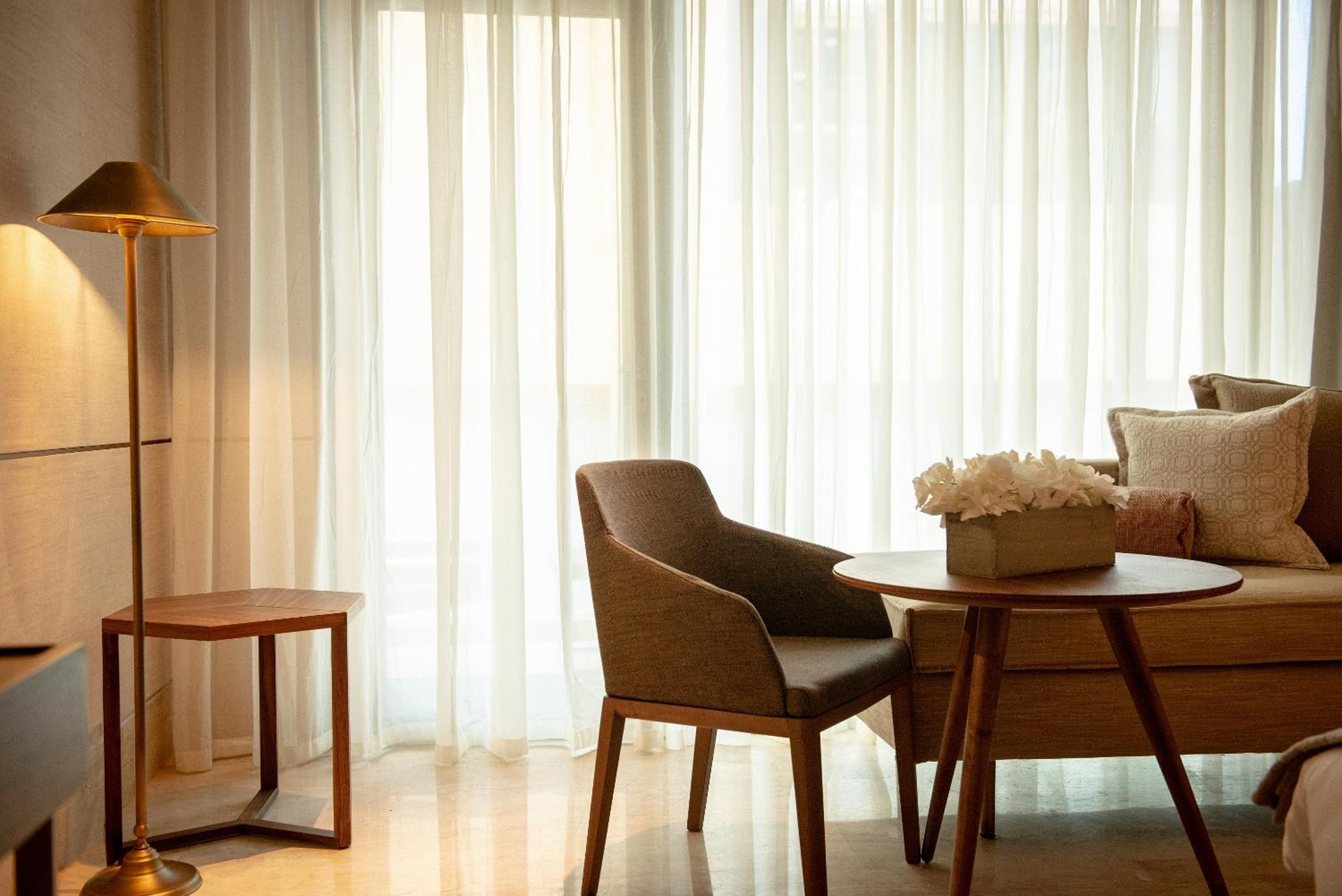 Deluxe King Room - Photo 4