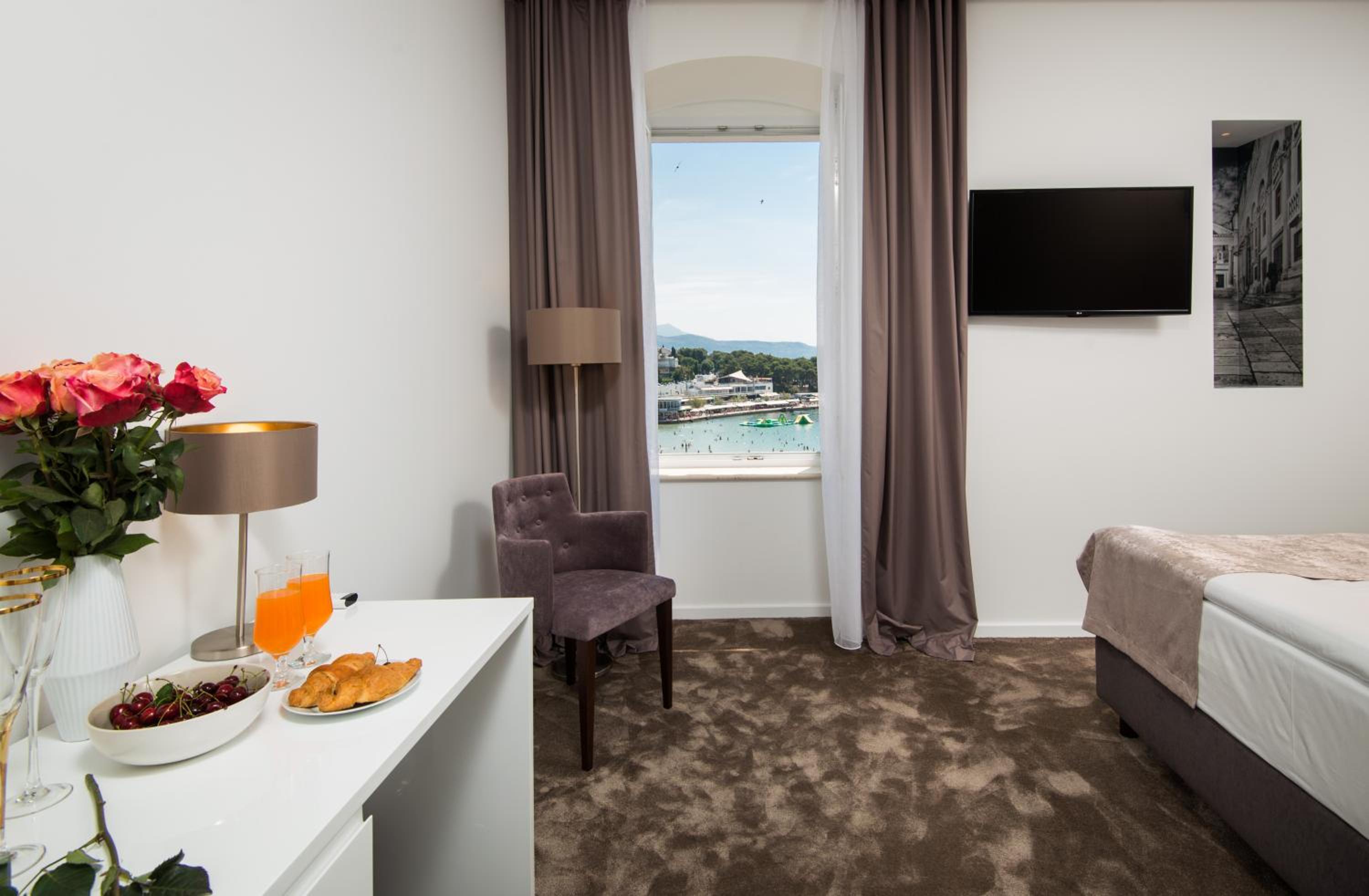 Deluxe Double Room with Sea View 1