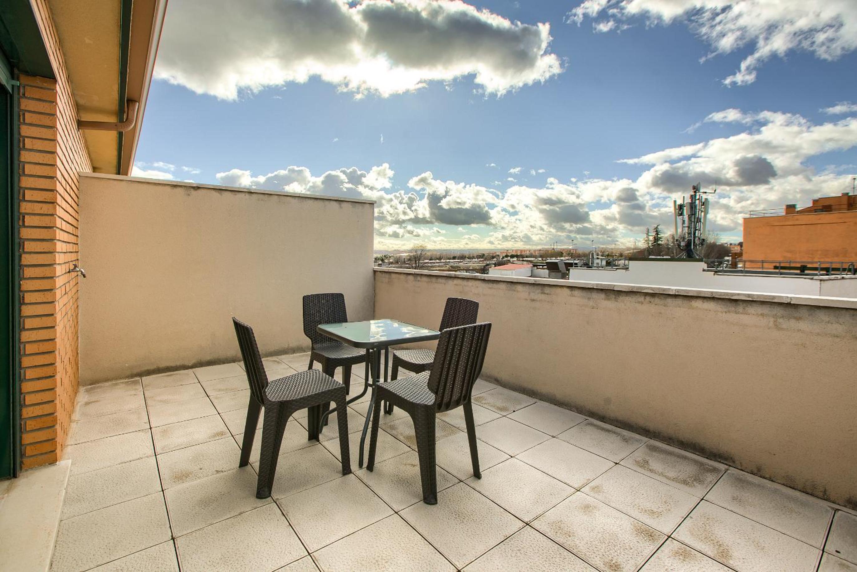 One-Bedroom Apartment with Terrace photo 2