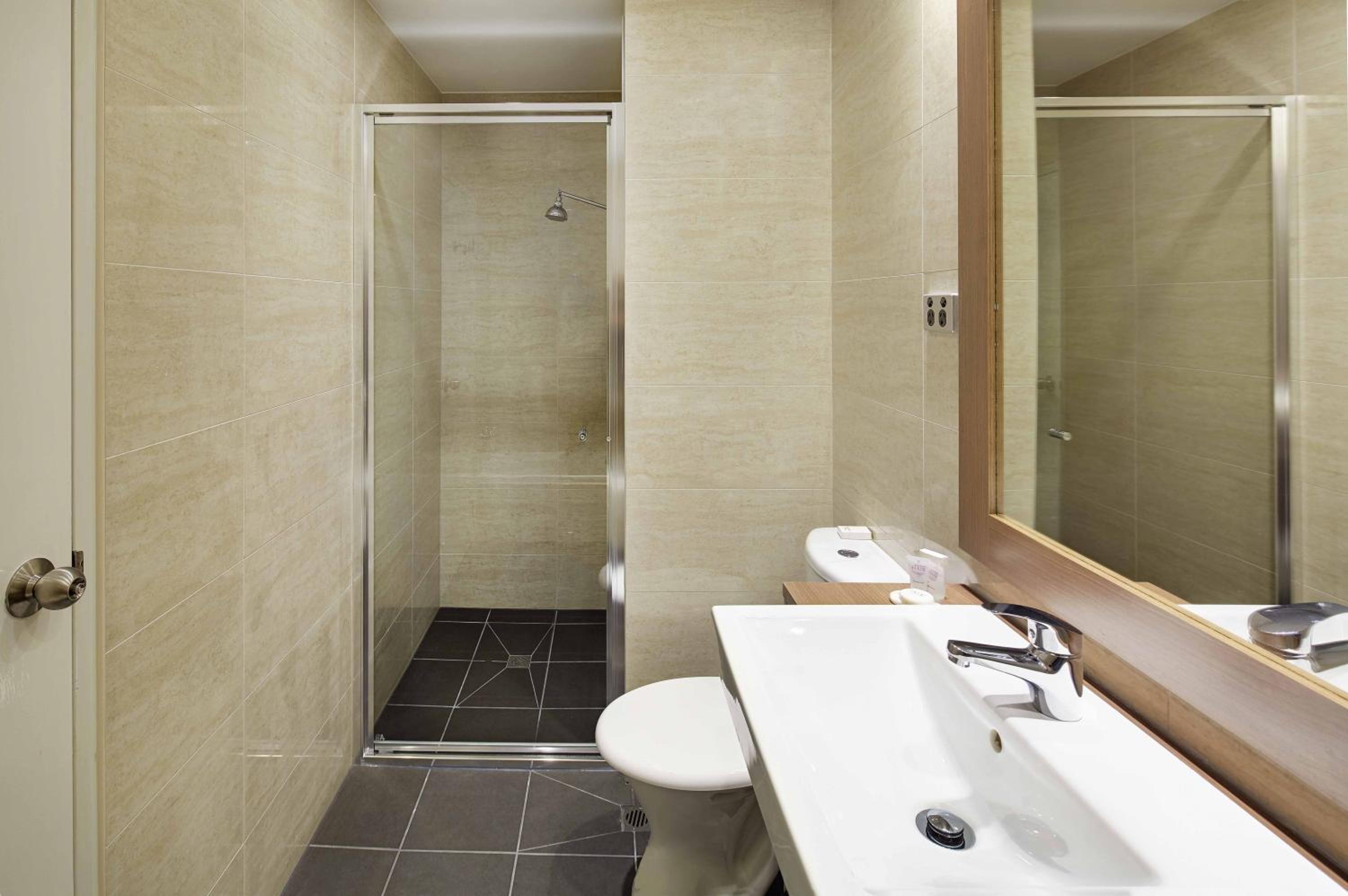 Premium Queen Room - Photo 6