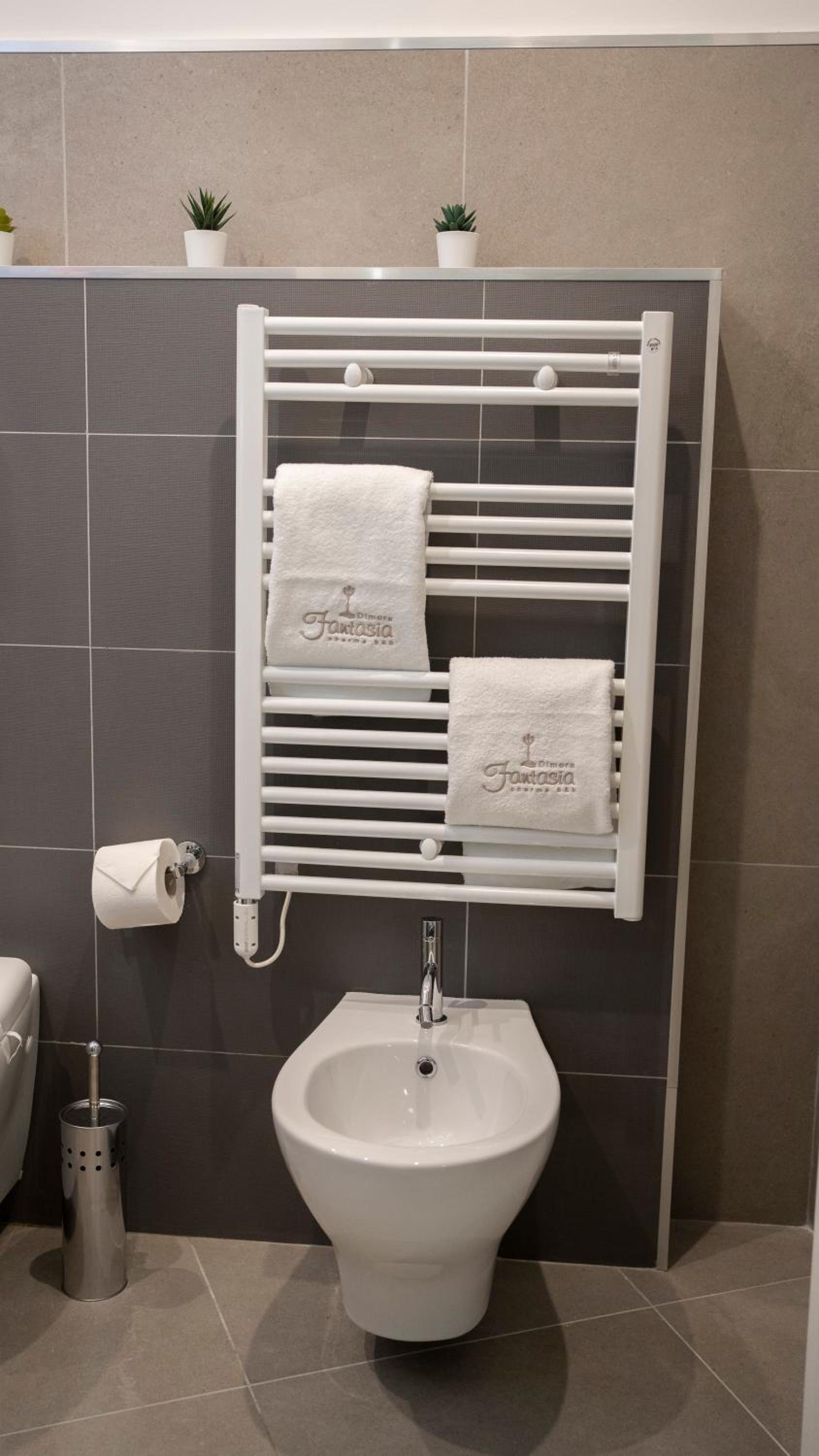 Deluxe Room - Photo 12