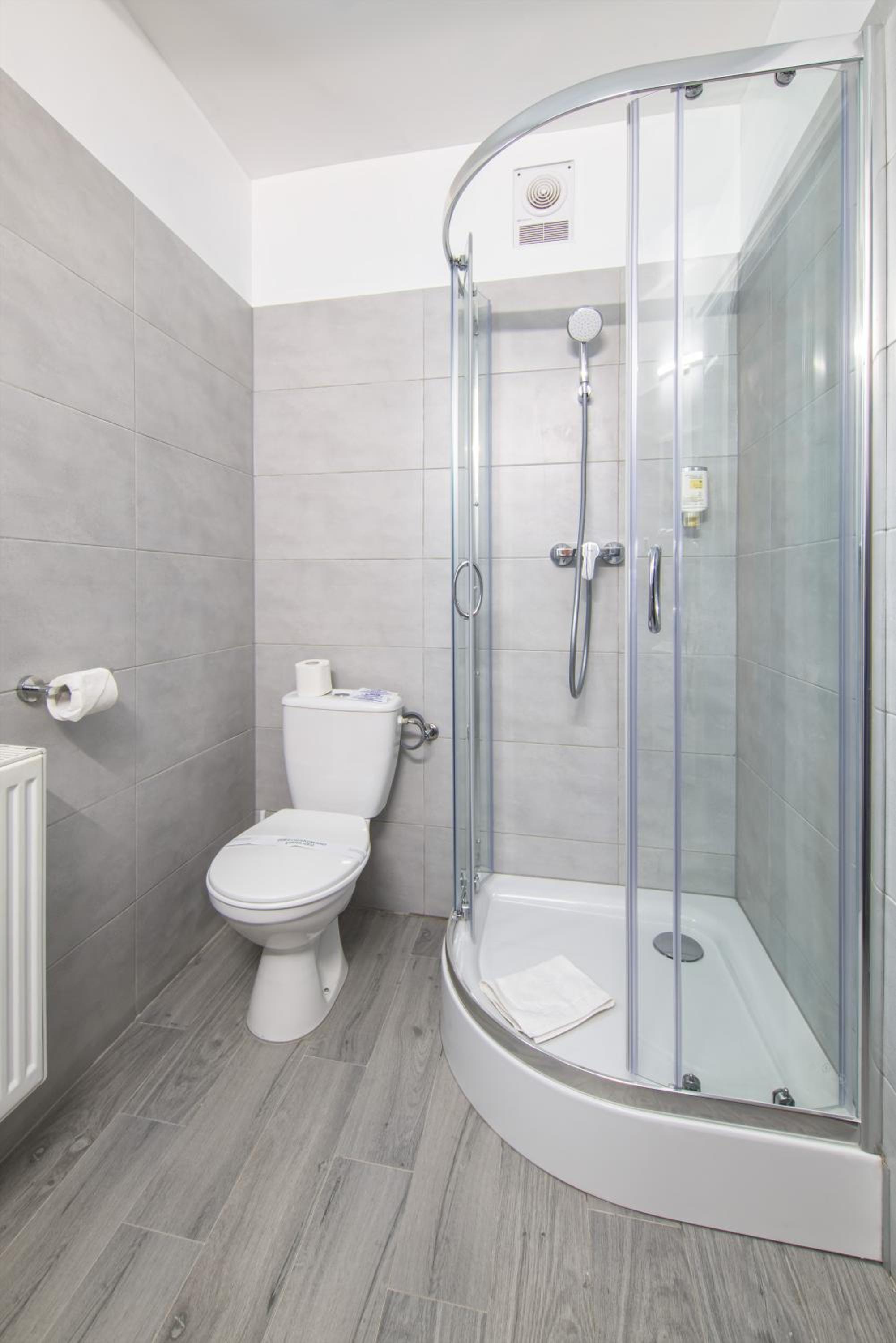 Double or Twin Room - Photo 11