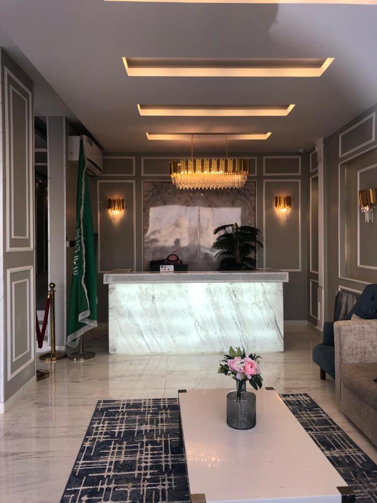 One-Bedroom Apartment with Living Room
