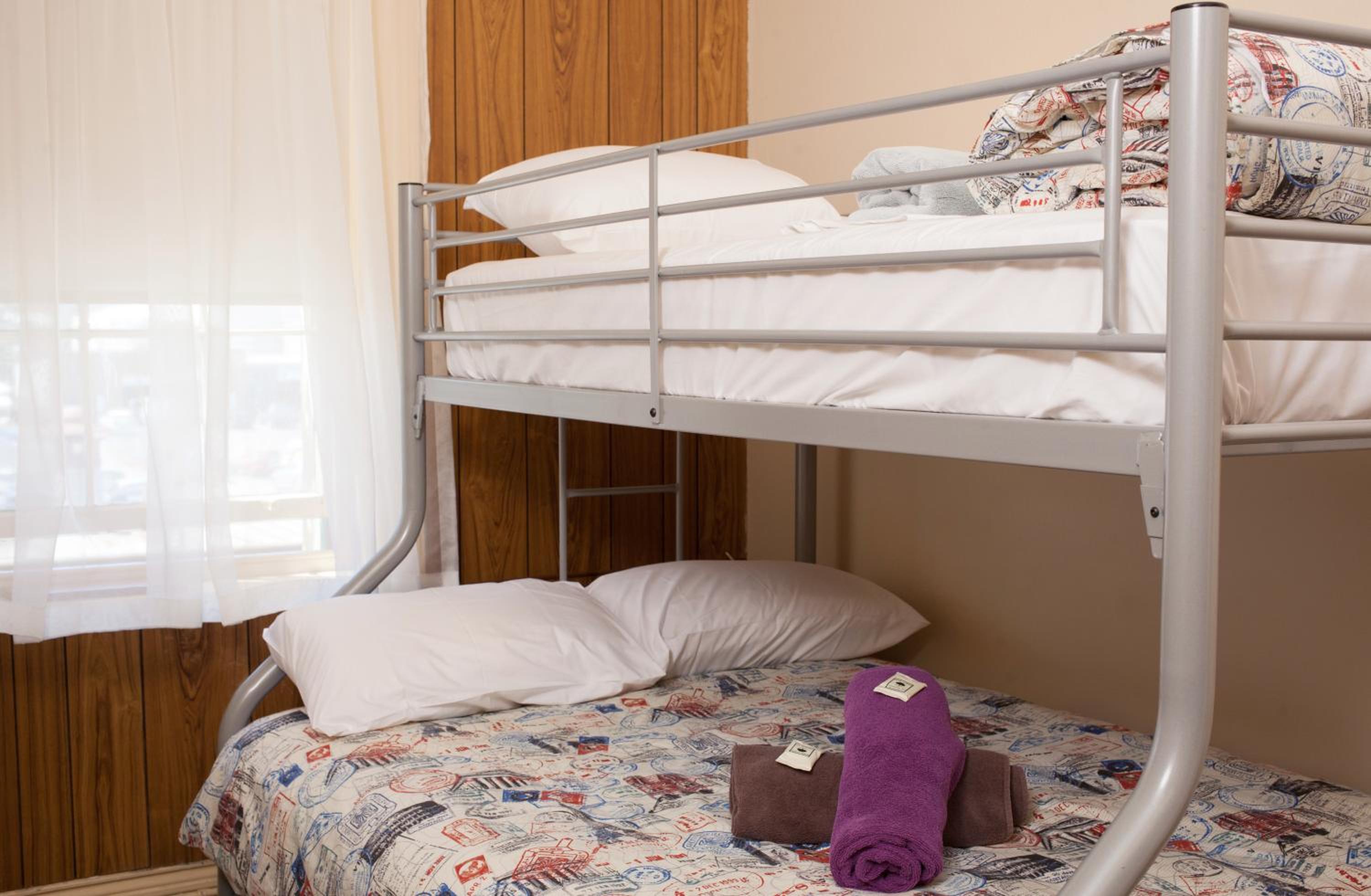Triple Bunk room photo 1