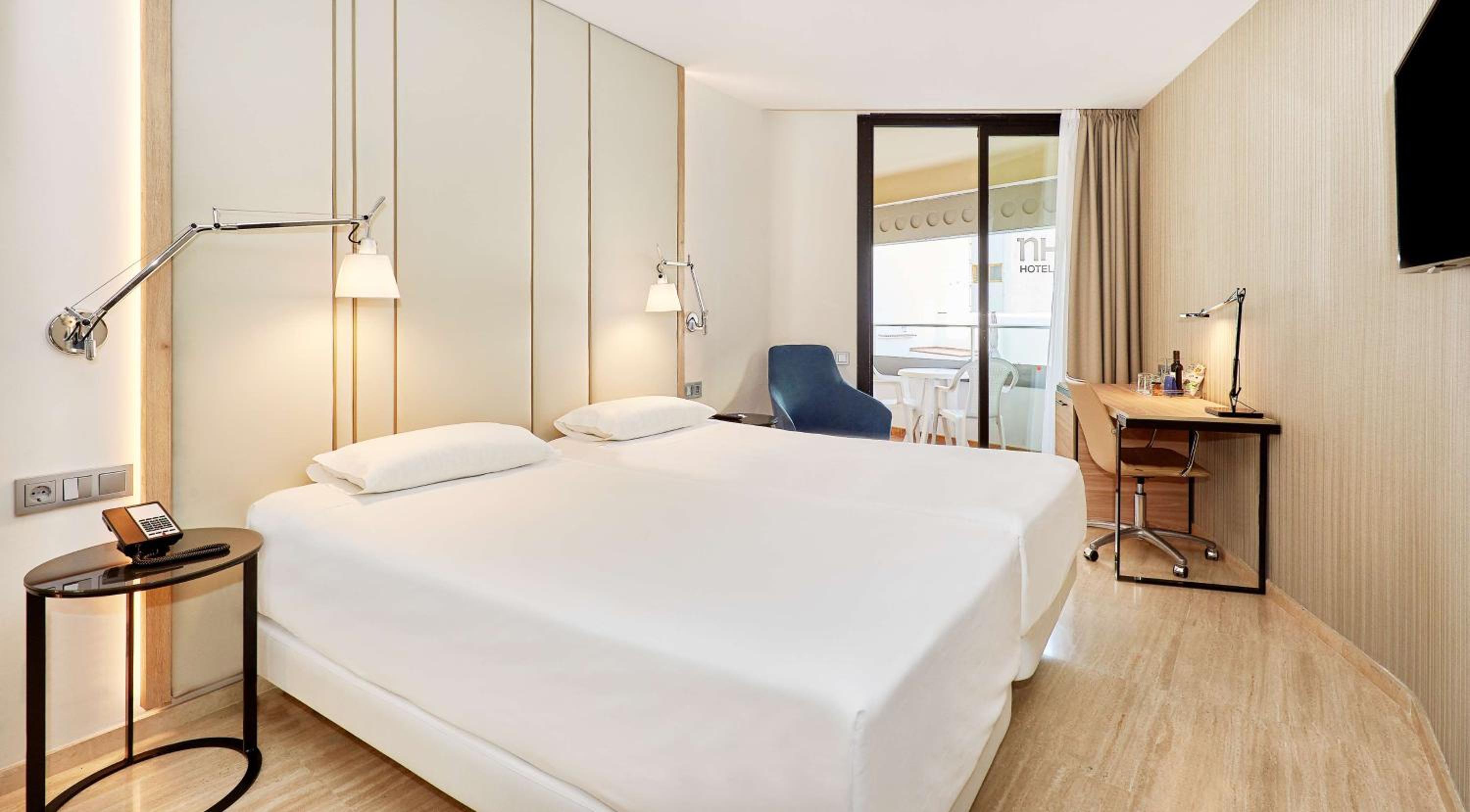 Standard Double or Twin Room with Terrace - Photo 10