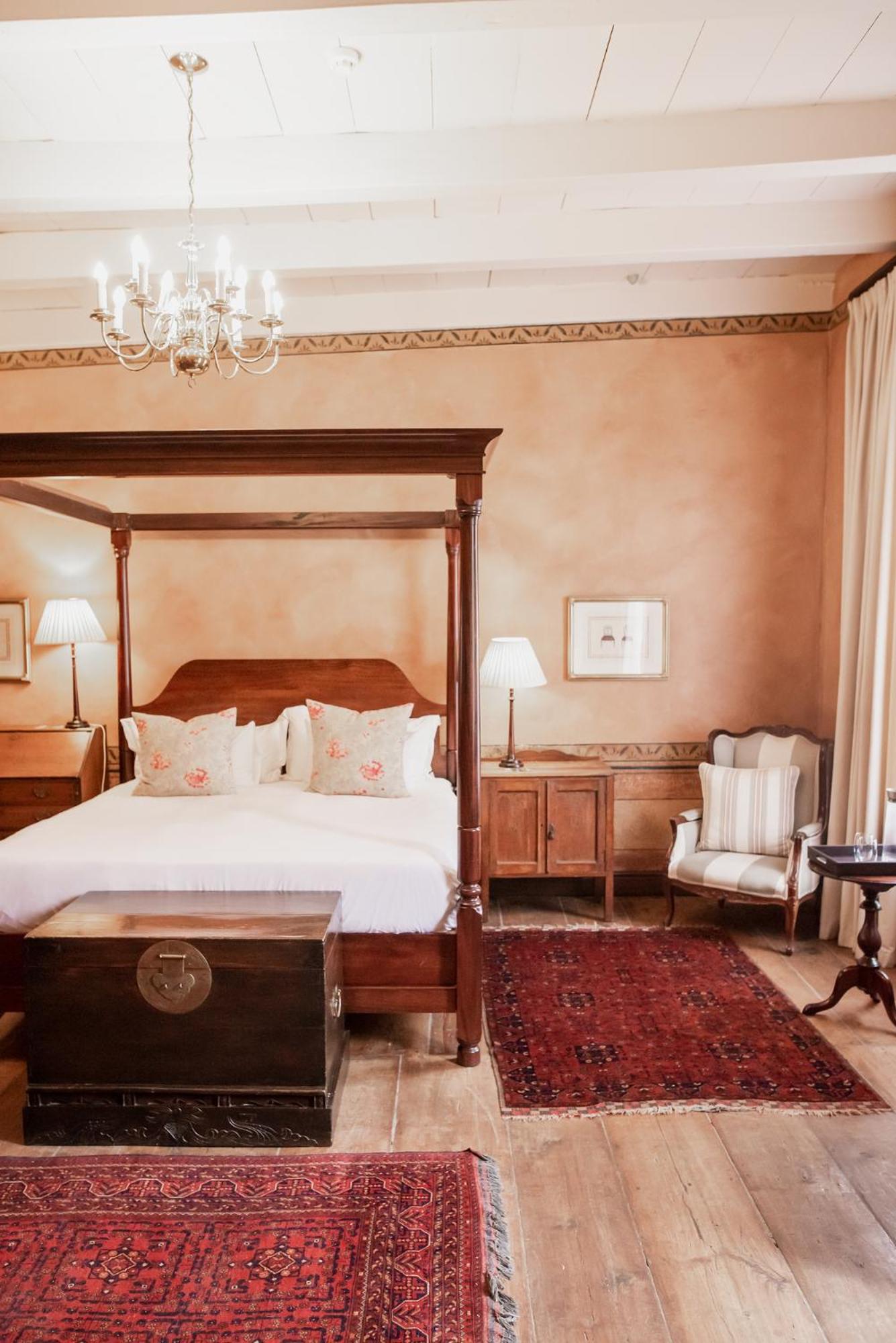 Suite - Photo 8