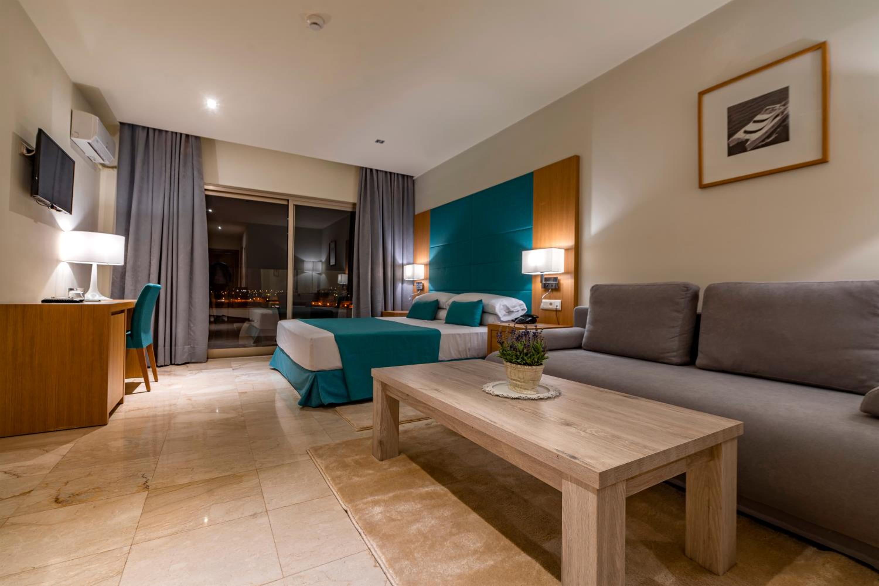 Suite With Mountain View