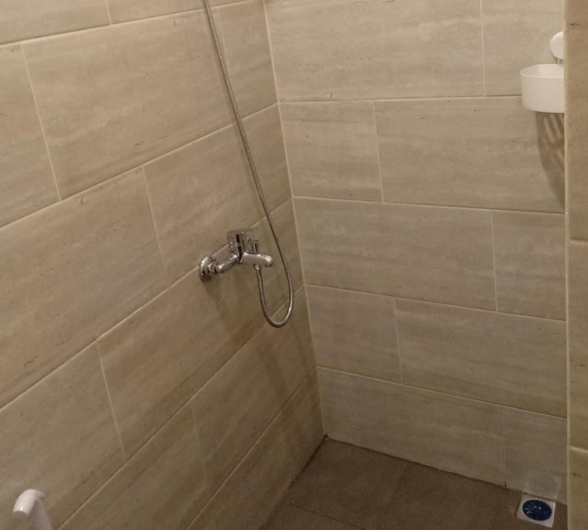 Standard Double Room - Photo 8