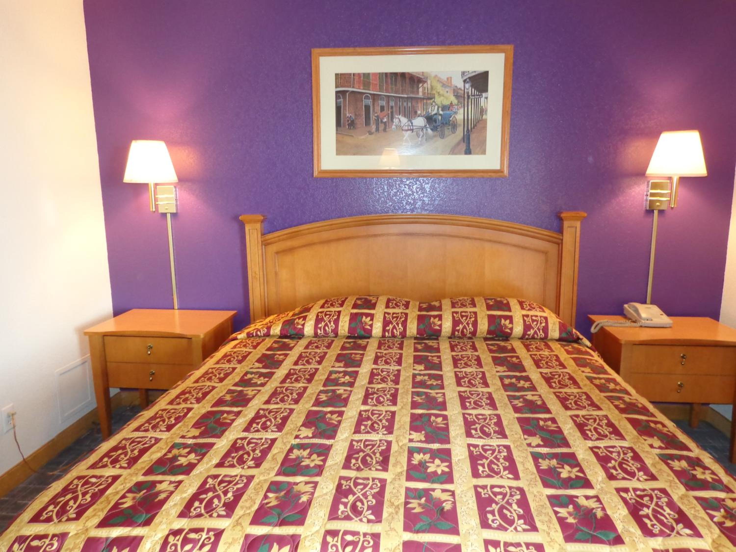 Queen Room - Non-Smoking photo 3