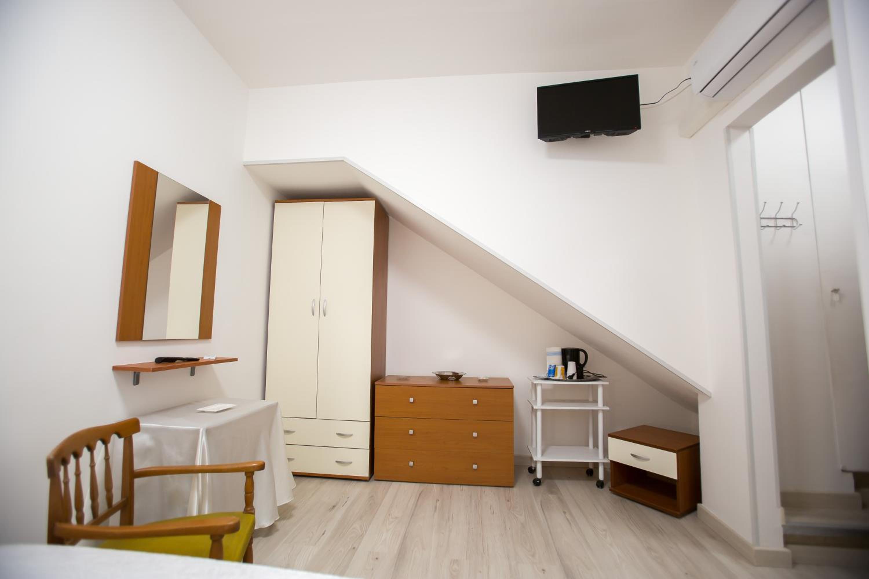 Double or Twin Room - Photo 3