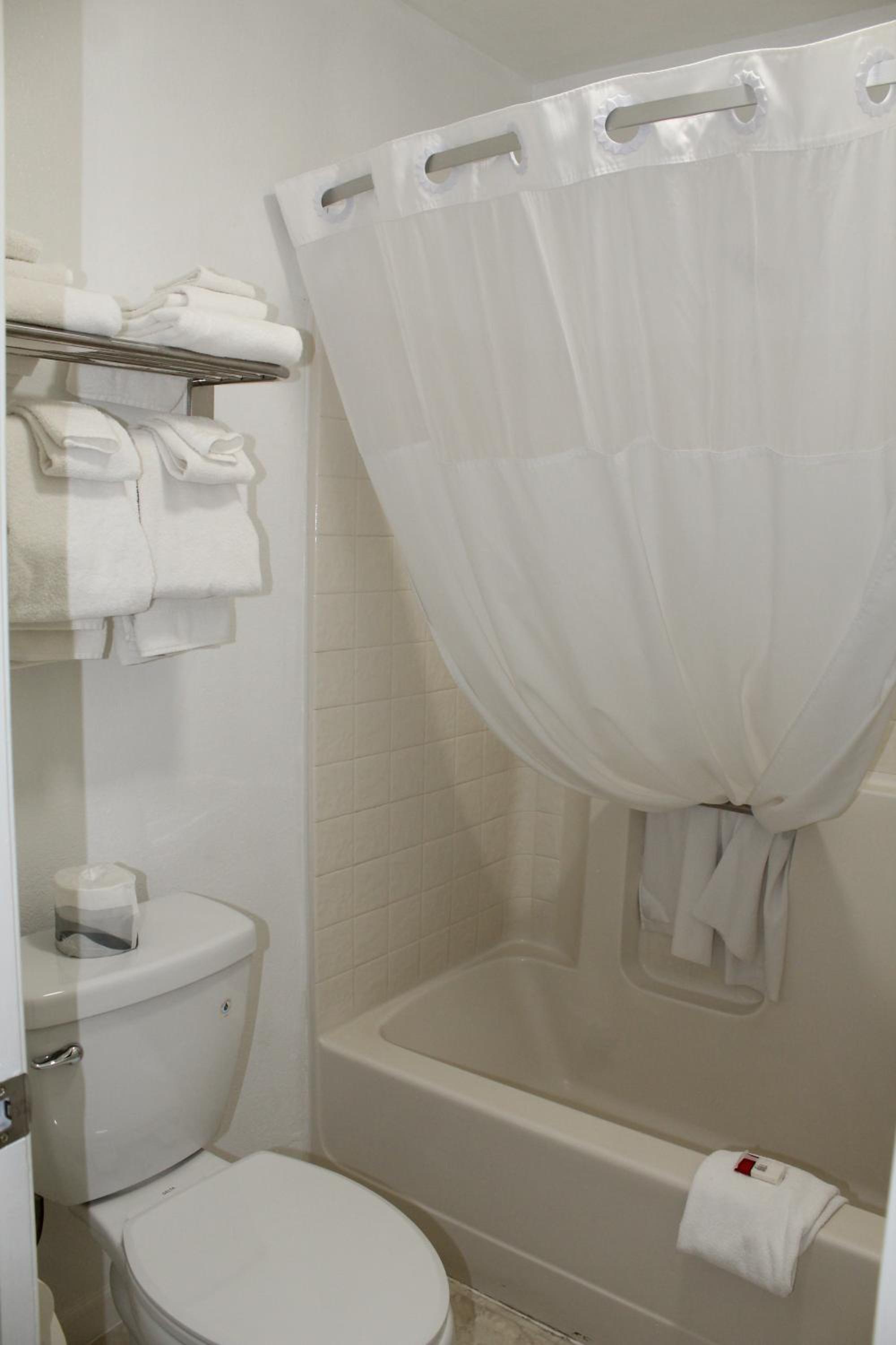 Queen Room - Mobility Access/Non-Smoking - Photo 4