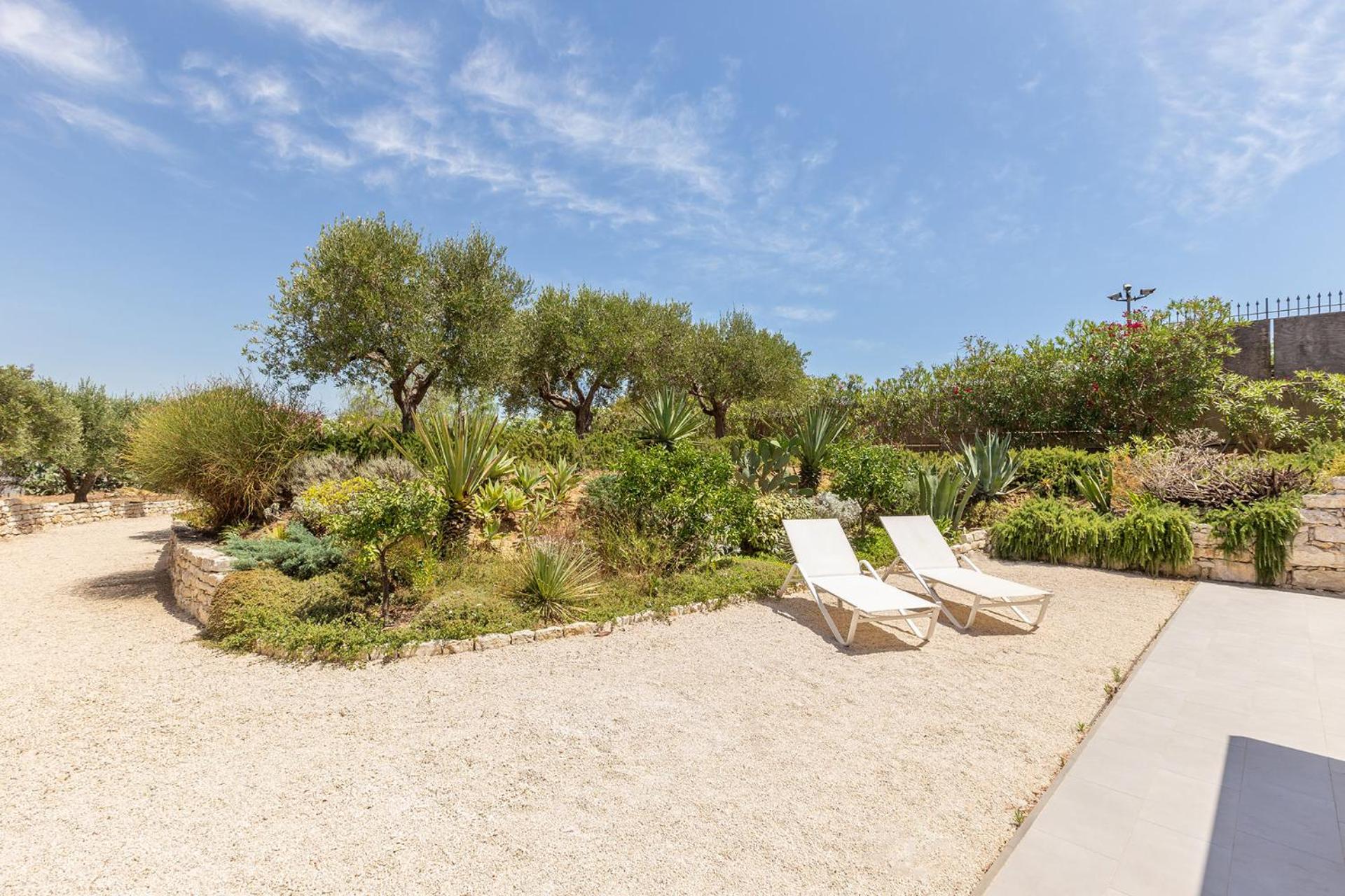 Villa photo 2