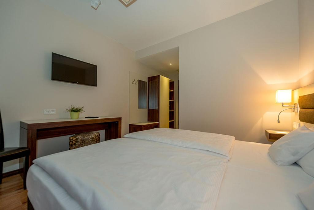Double or Twin Room photo 3