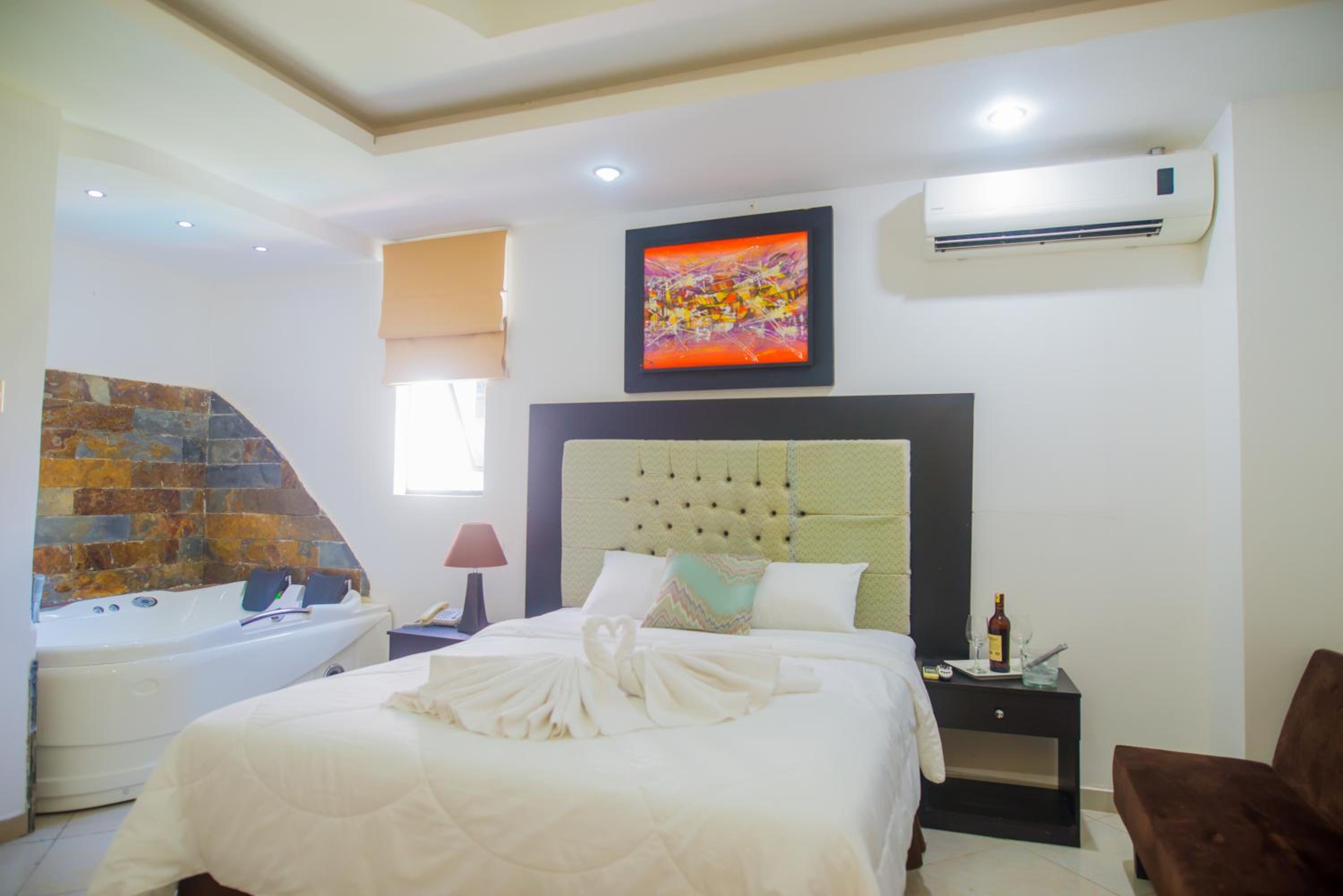 Double Room with Spa Bath photo 1