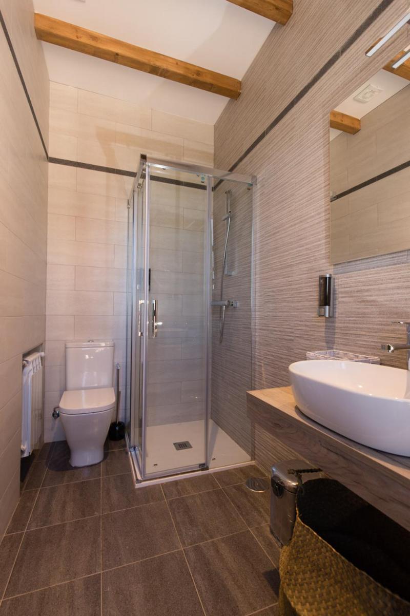 Small Twin Room - Photo 2